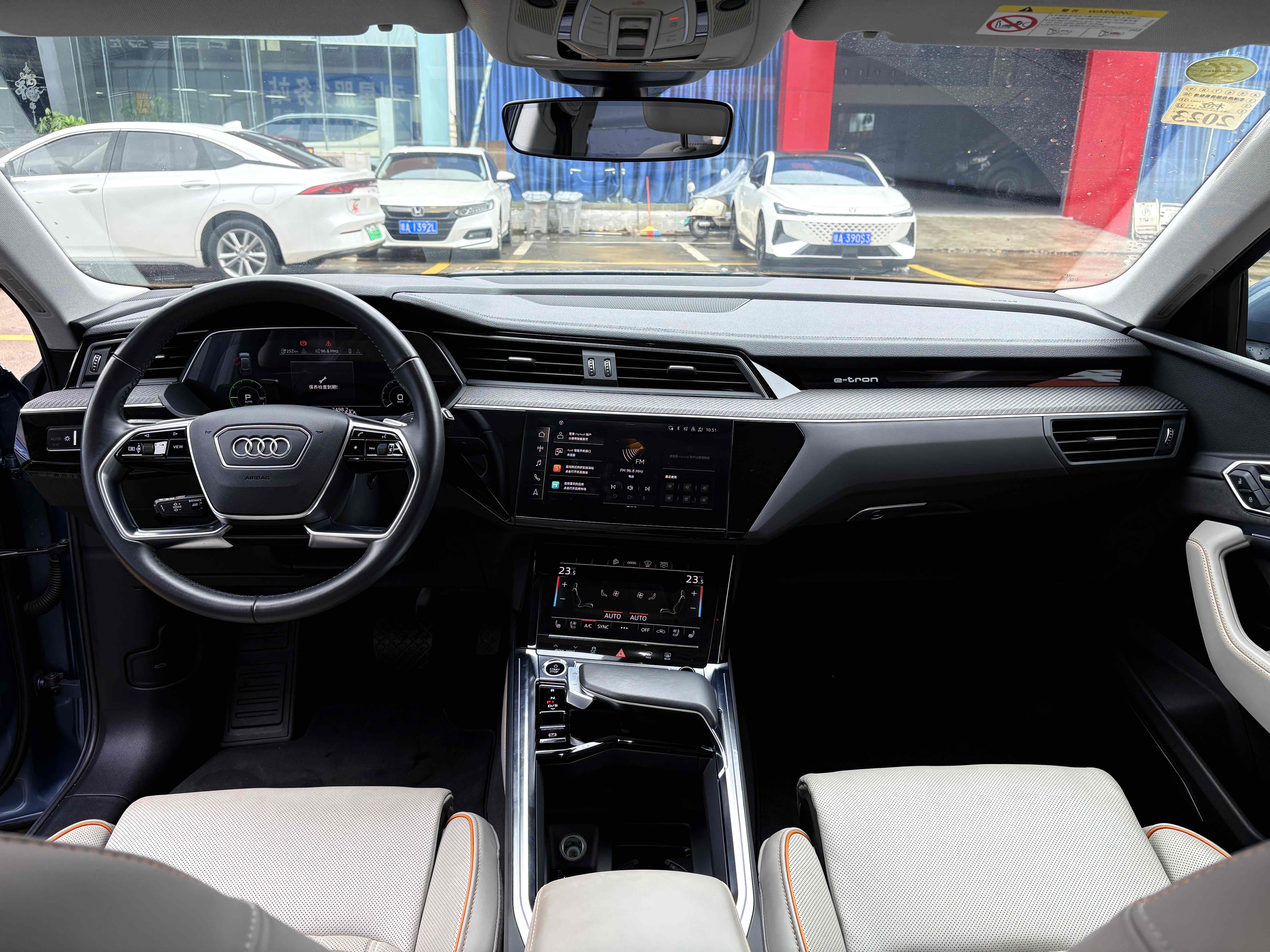 Audi e-tron 2021 изображение автомобиля #8