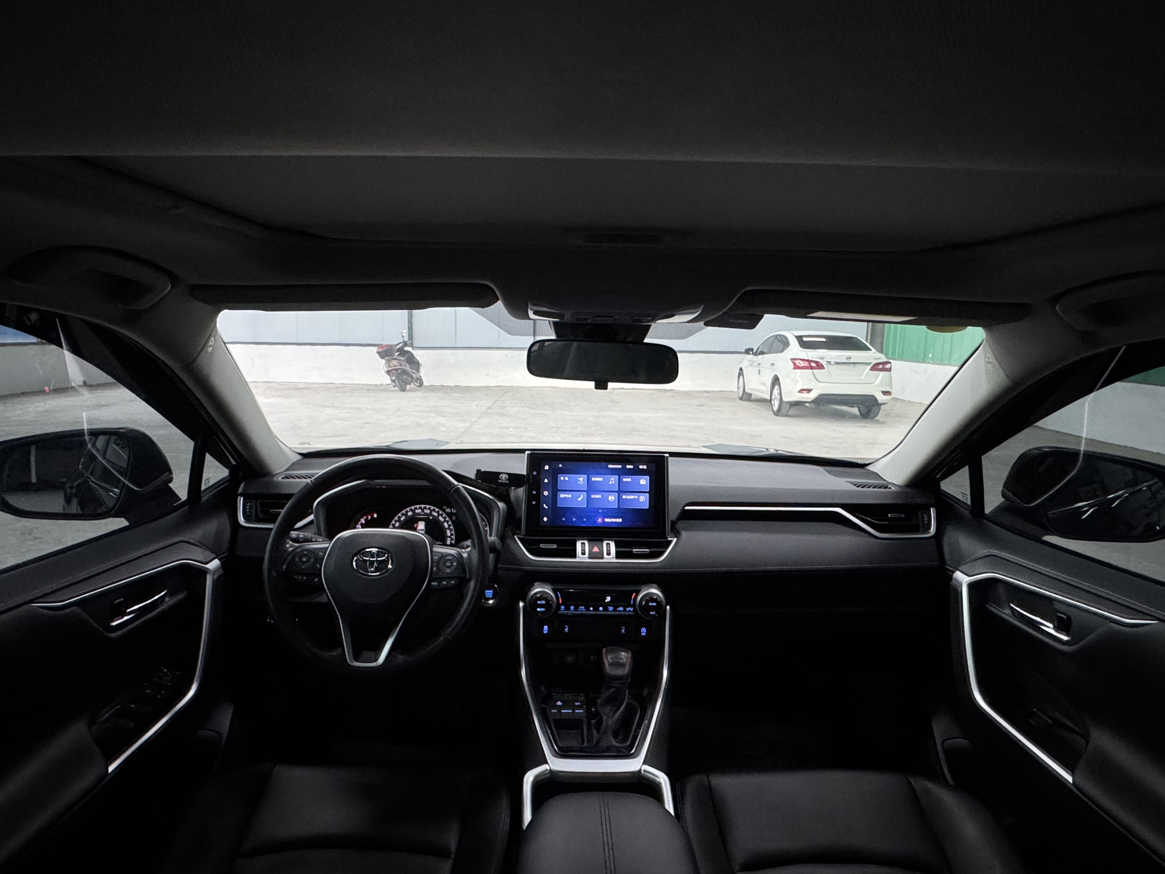 Toyota RAV4 2021 immagine di auto #8