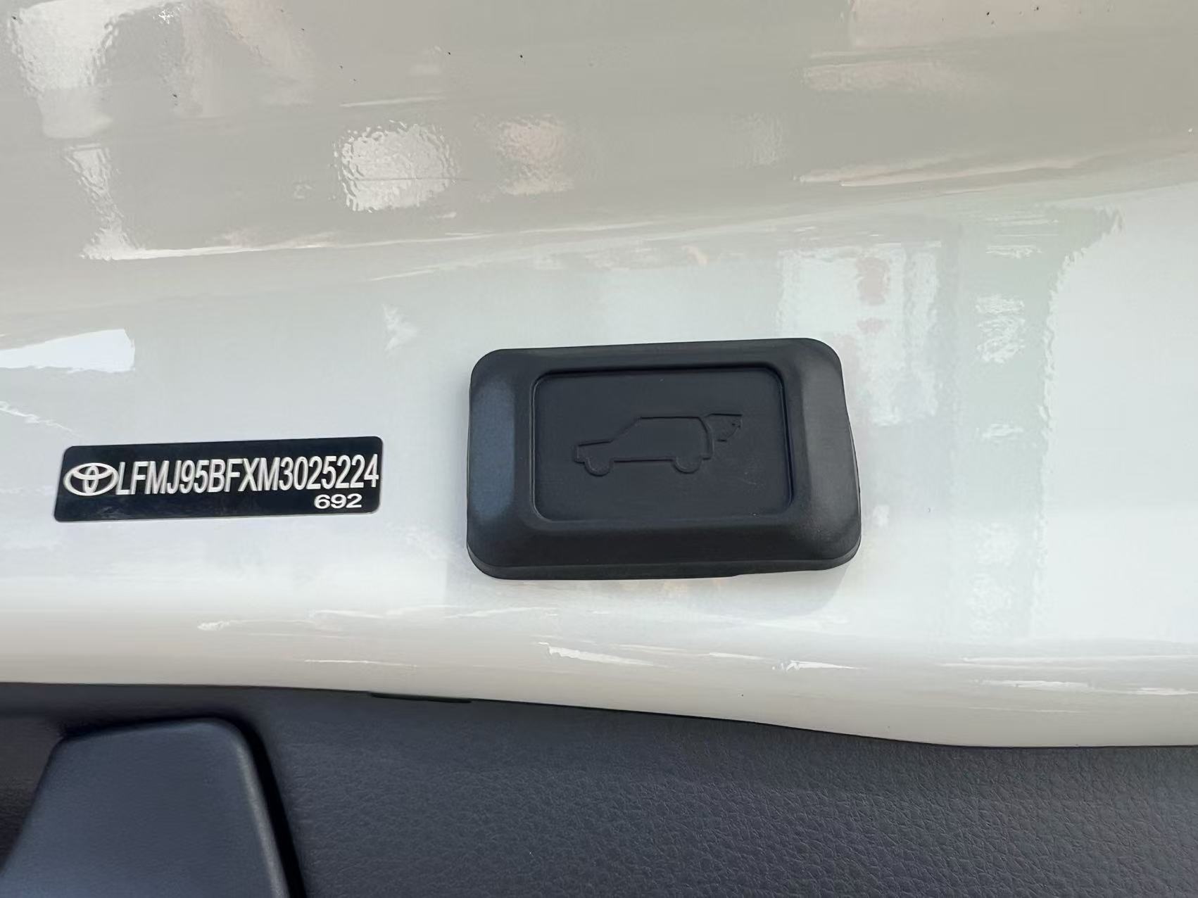 Toyota RAV4 2021 #8 Toyota RAV4 2021 car image #8