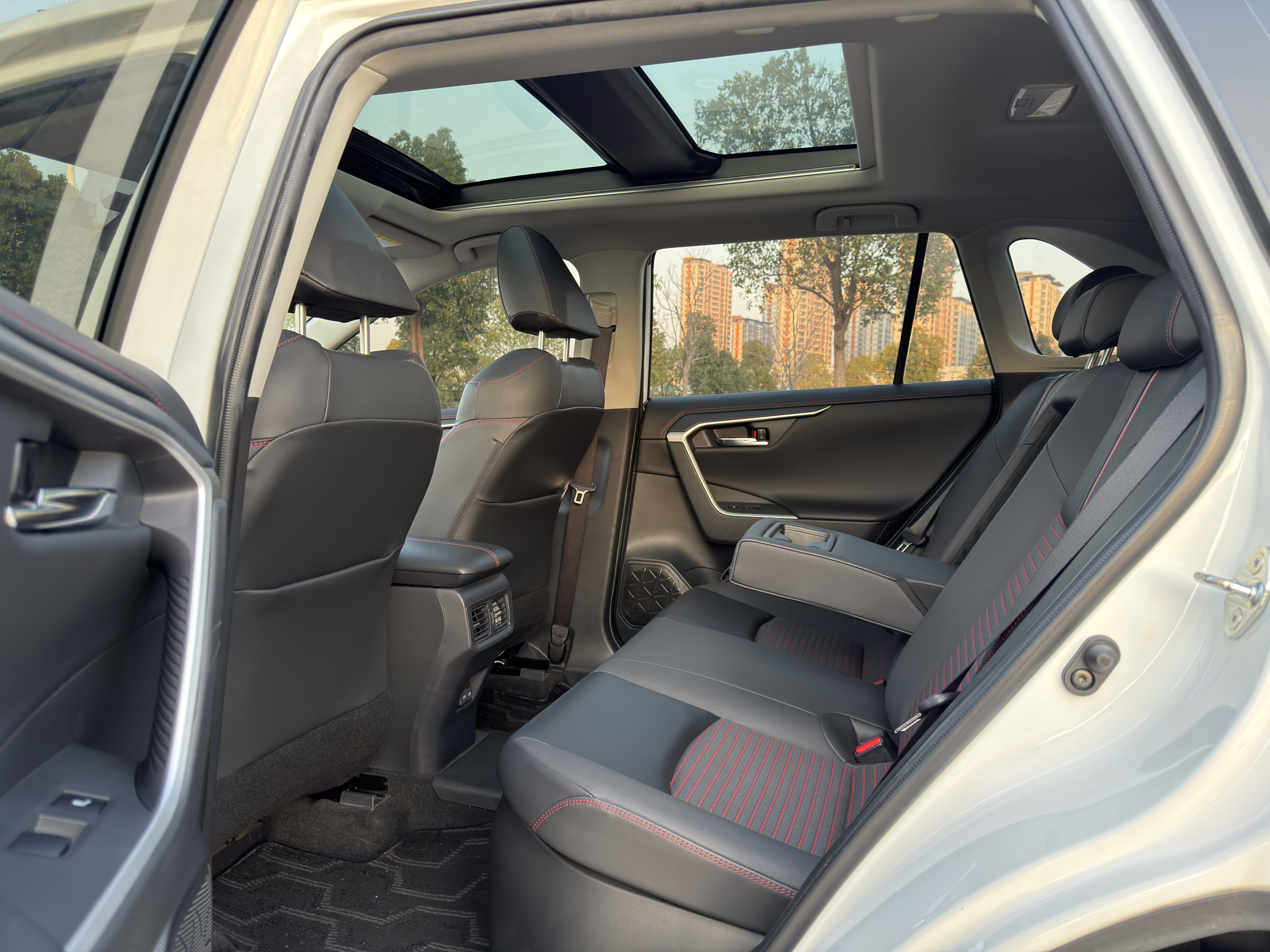 Toyota RAV4 Hybird E+ 2021 immagine di auto #8