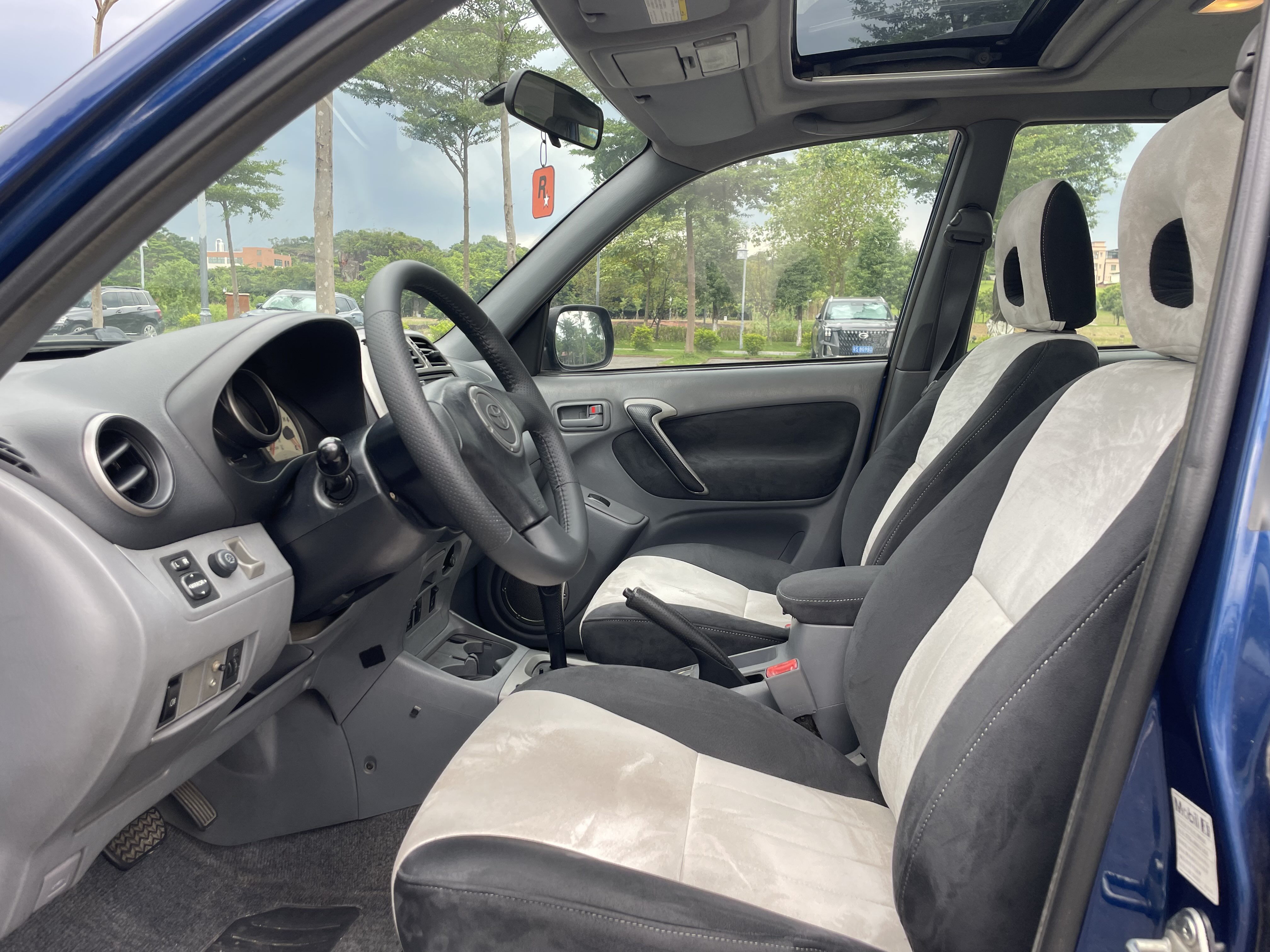 Toyota RAV4 (Imported) 2004 изображение автомобиля #8