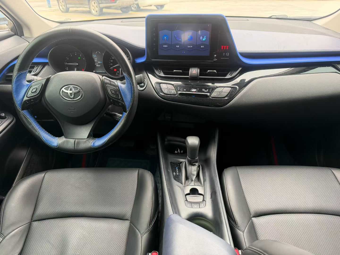 Toyota C-HR 2021 car image #8