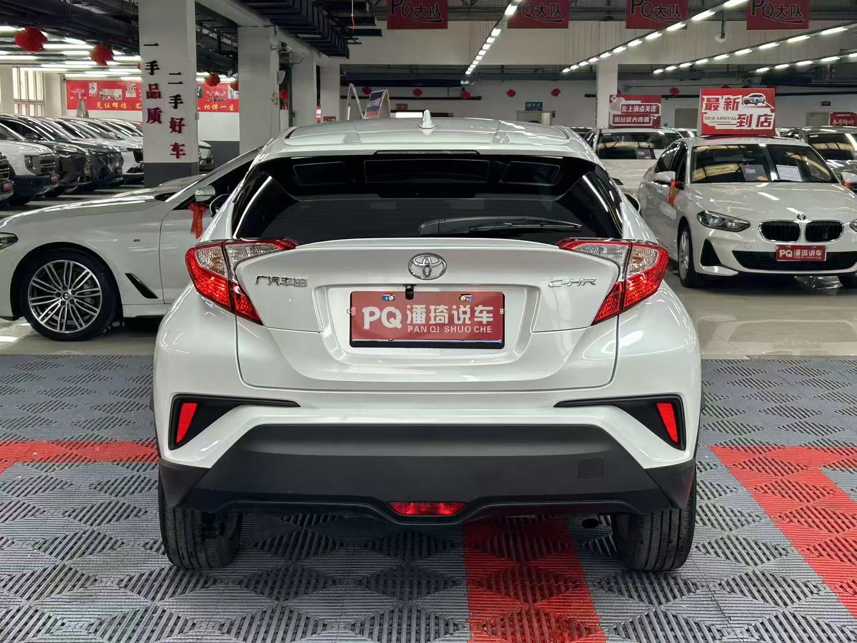 Toyota C-HR 2021 car image #8