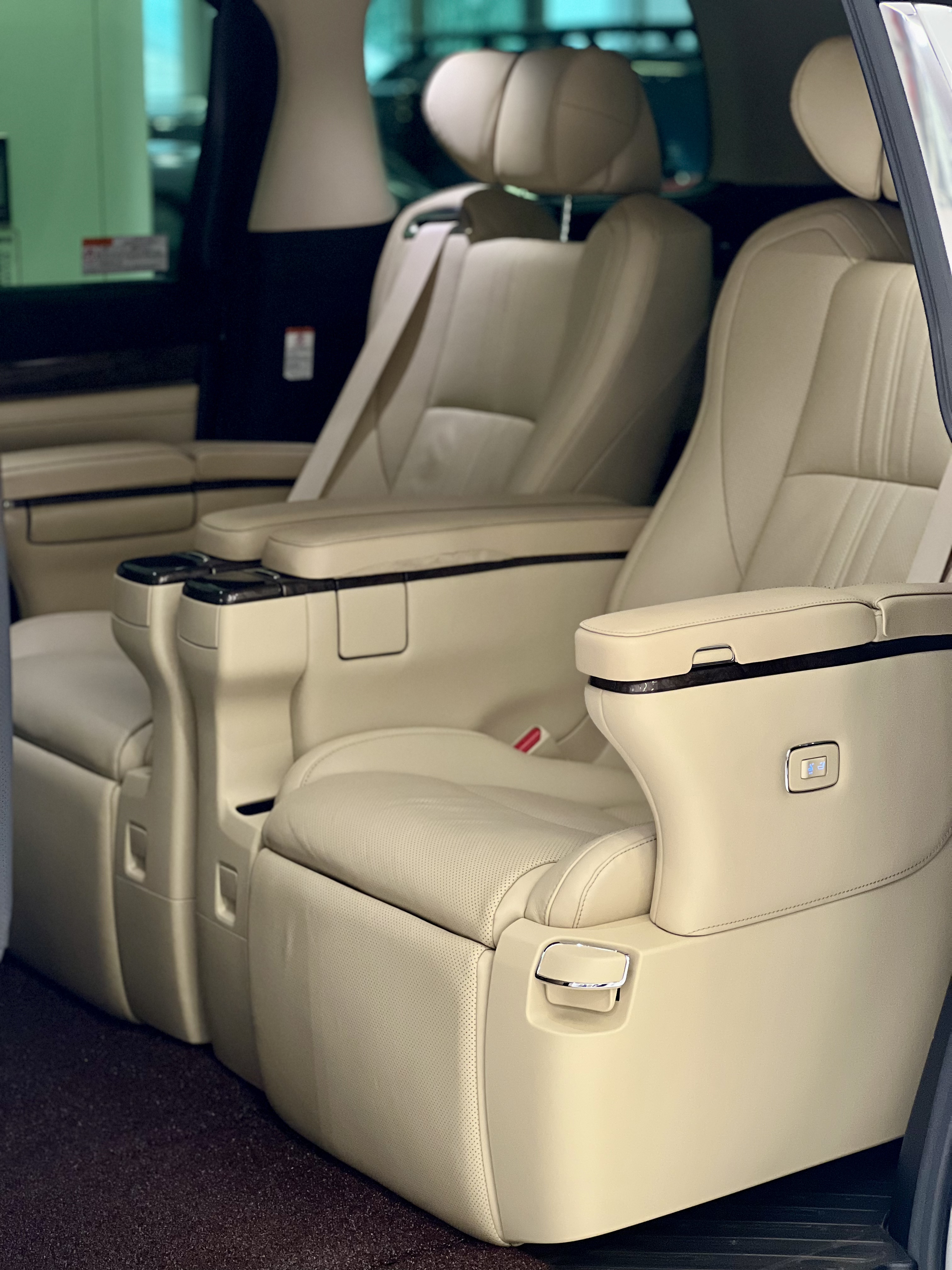 Toyota Alphard 2021 car image #8