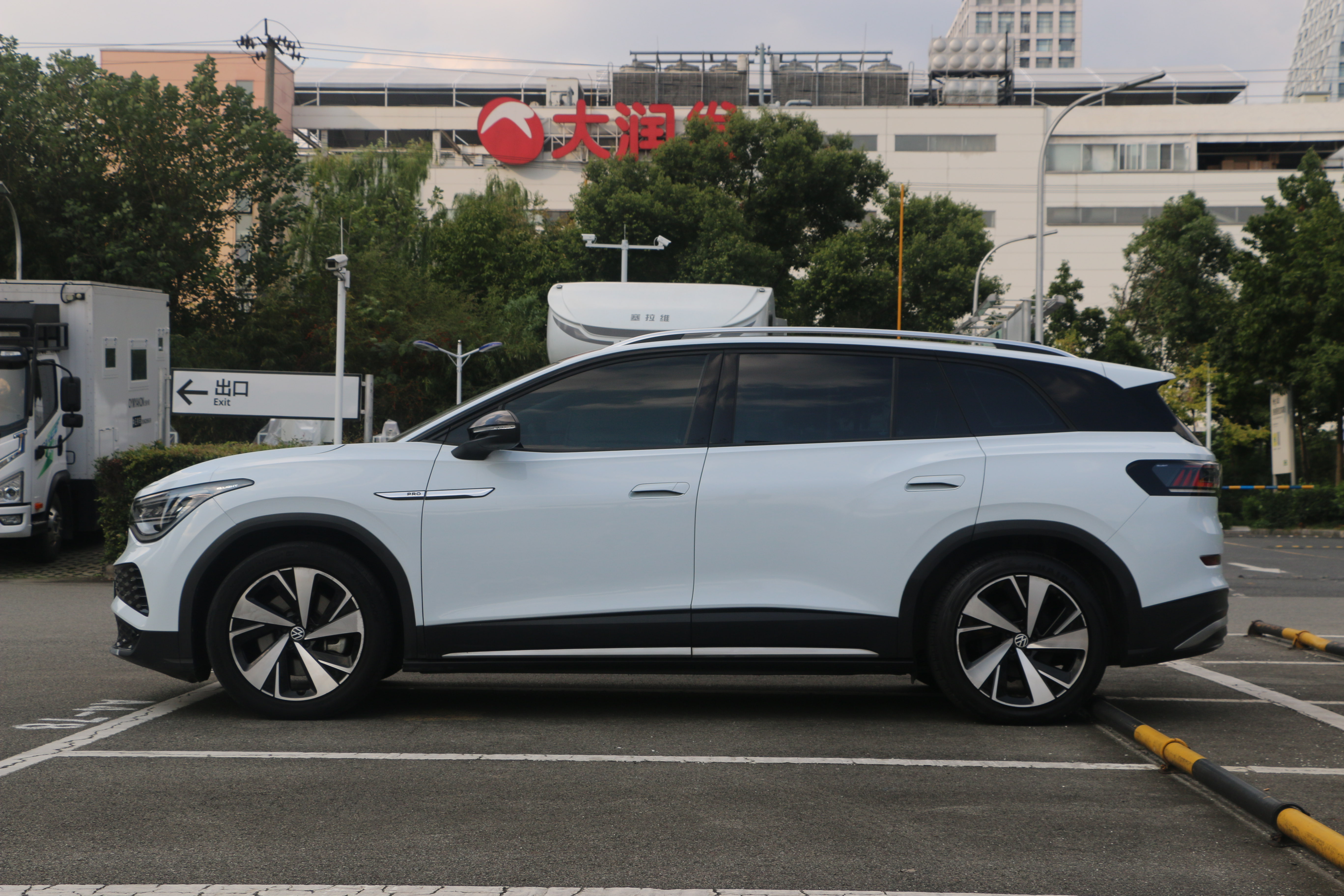 Volkswagen ID.6 X 2022 #8 Volkswagen ID.6 X 2022 car image #8