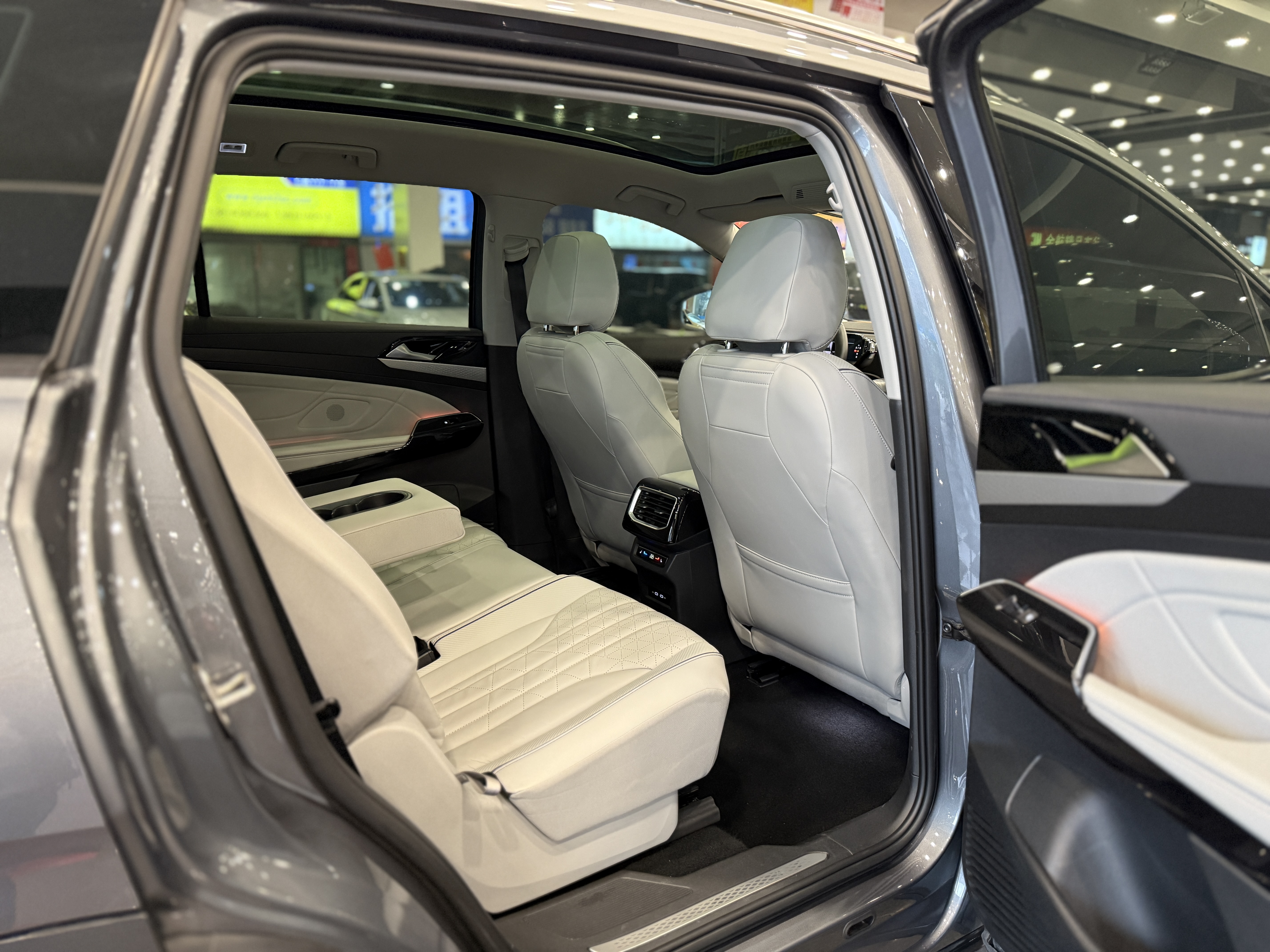 Volkswagen ID.6 X 2021 #8 Volkswagen ID.6 X 2021 car image #8