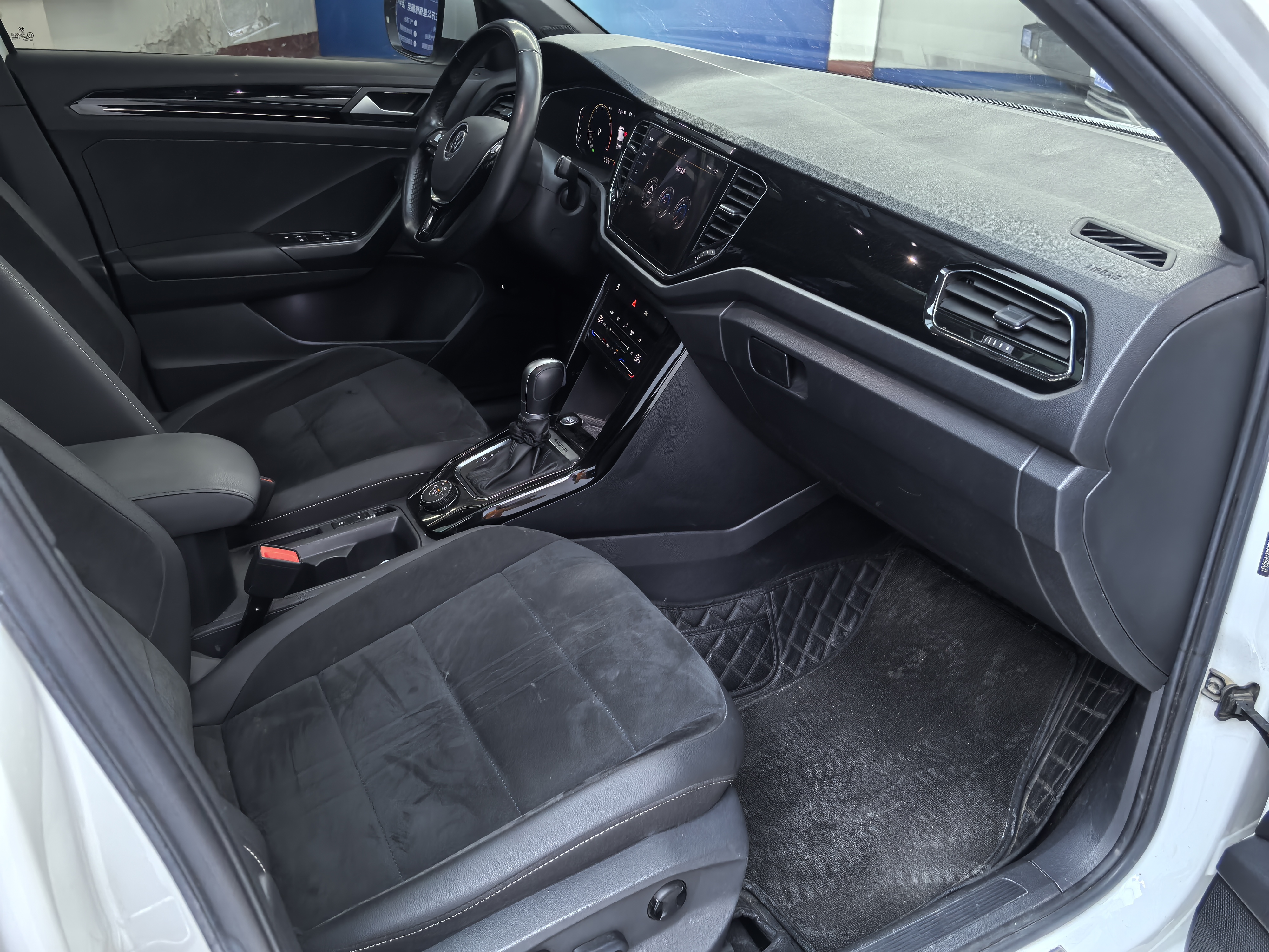 T-Roc 2022 car image #8