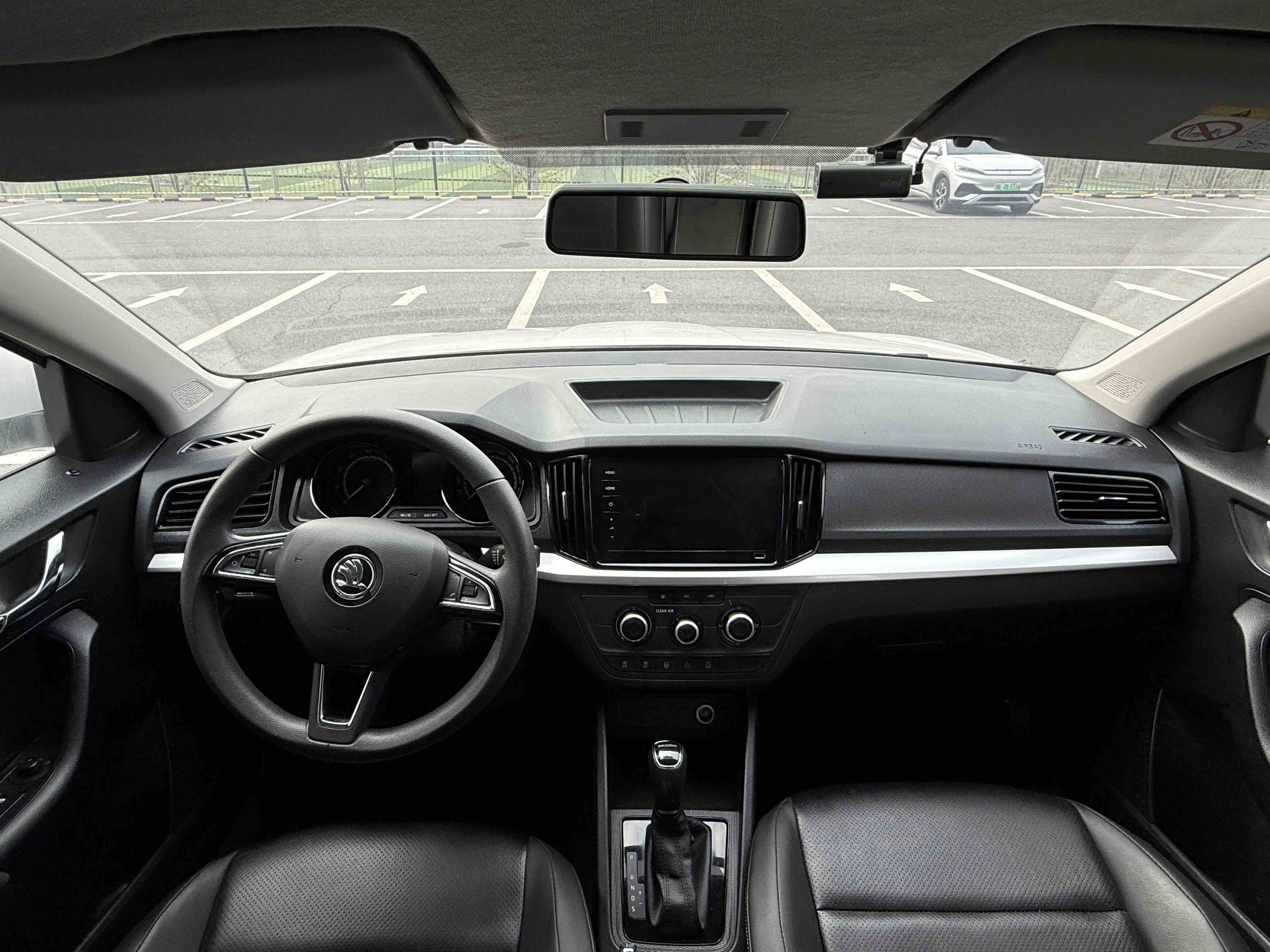Skoda Kamiq 2021 car image #8