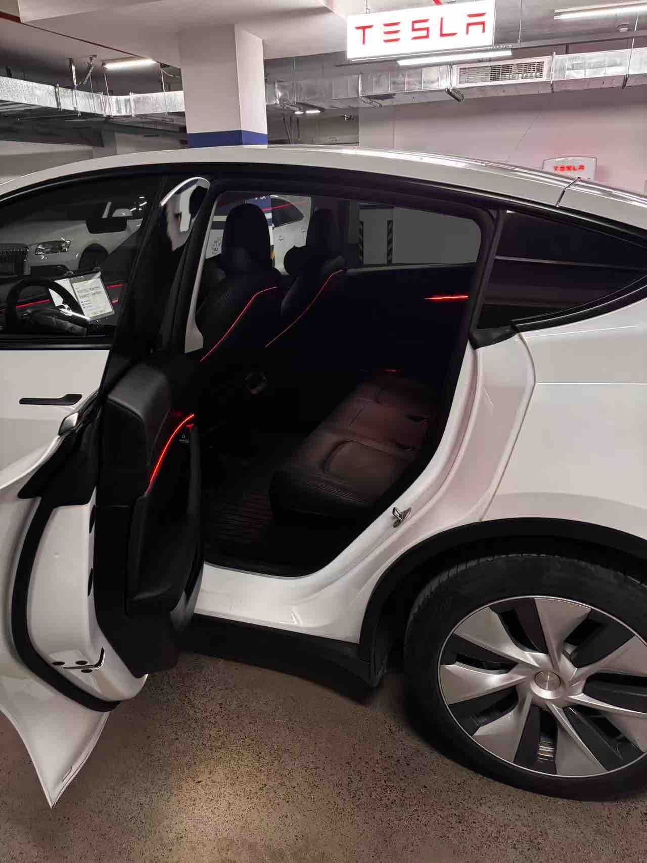 Tesla Model Y 2021 #8 Tesla Model Y 2021 car image #8