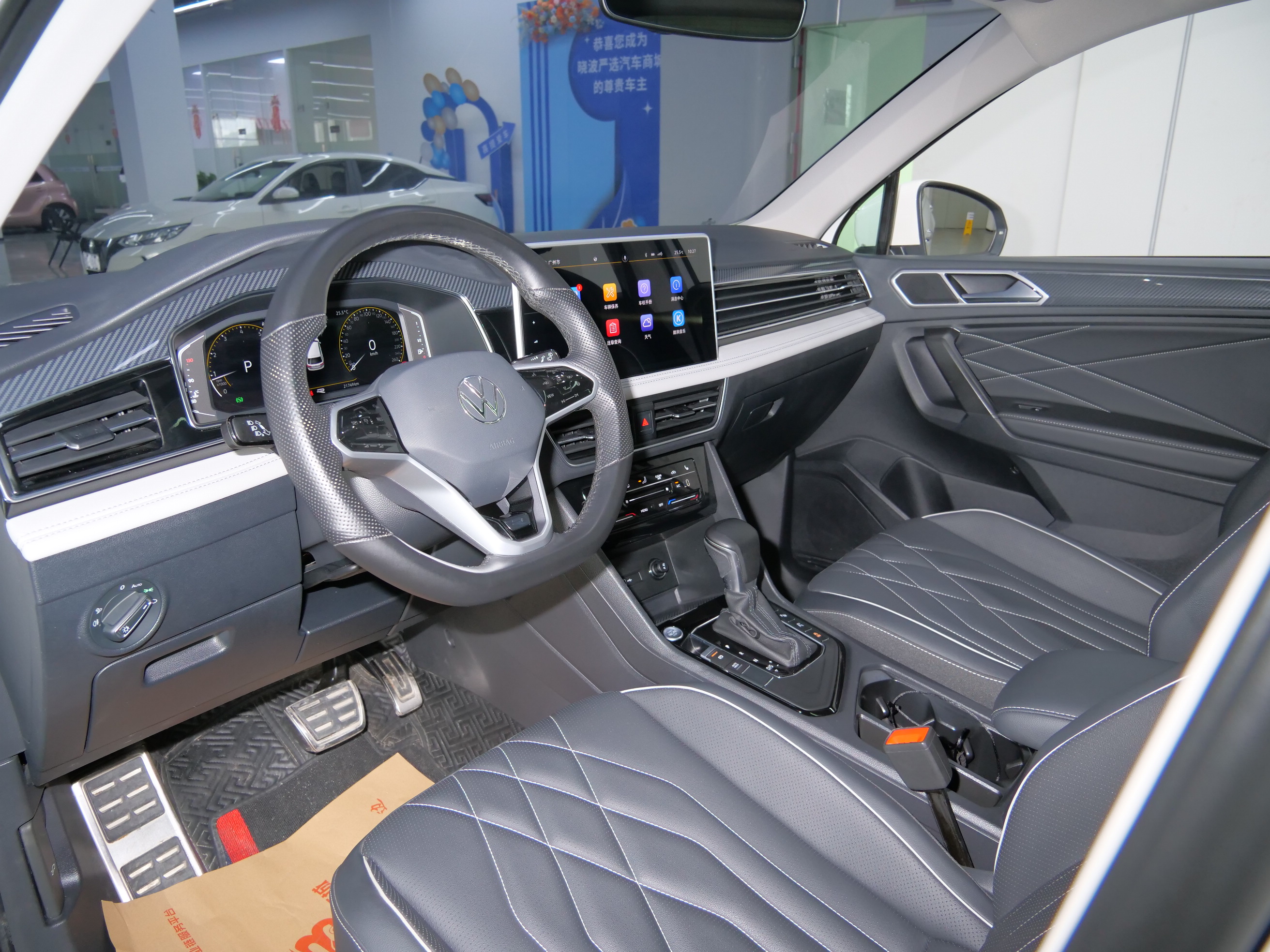 Volkswagen Tiguan L 2022 car image #8
