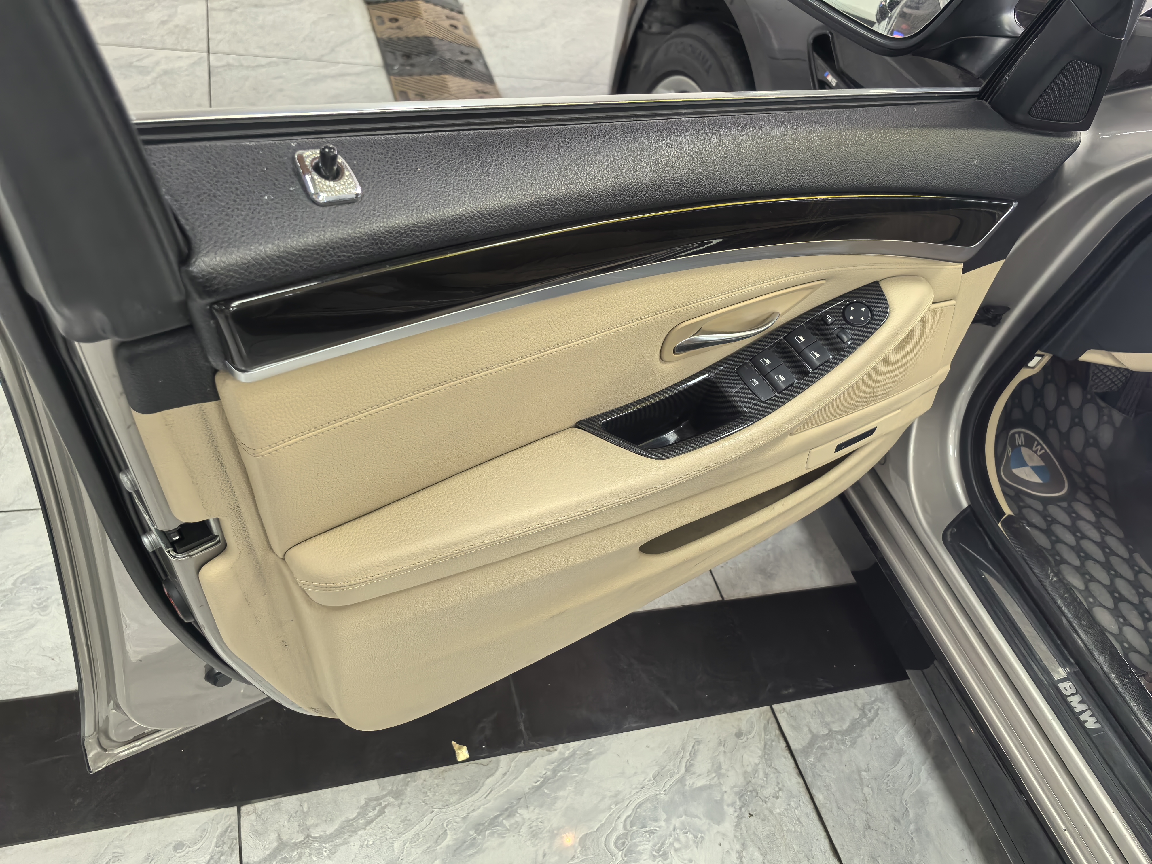 BMW 5 Series 2012 #8 BMW 5 Series 2012 car image #8