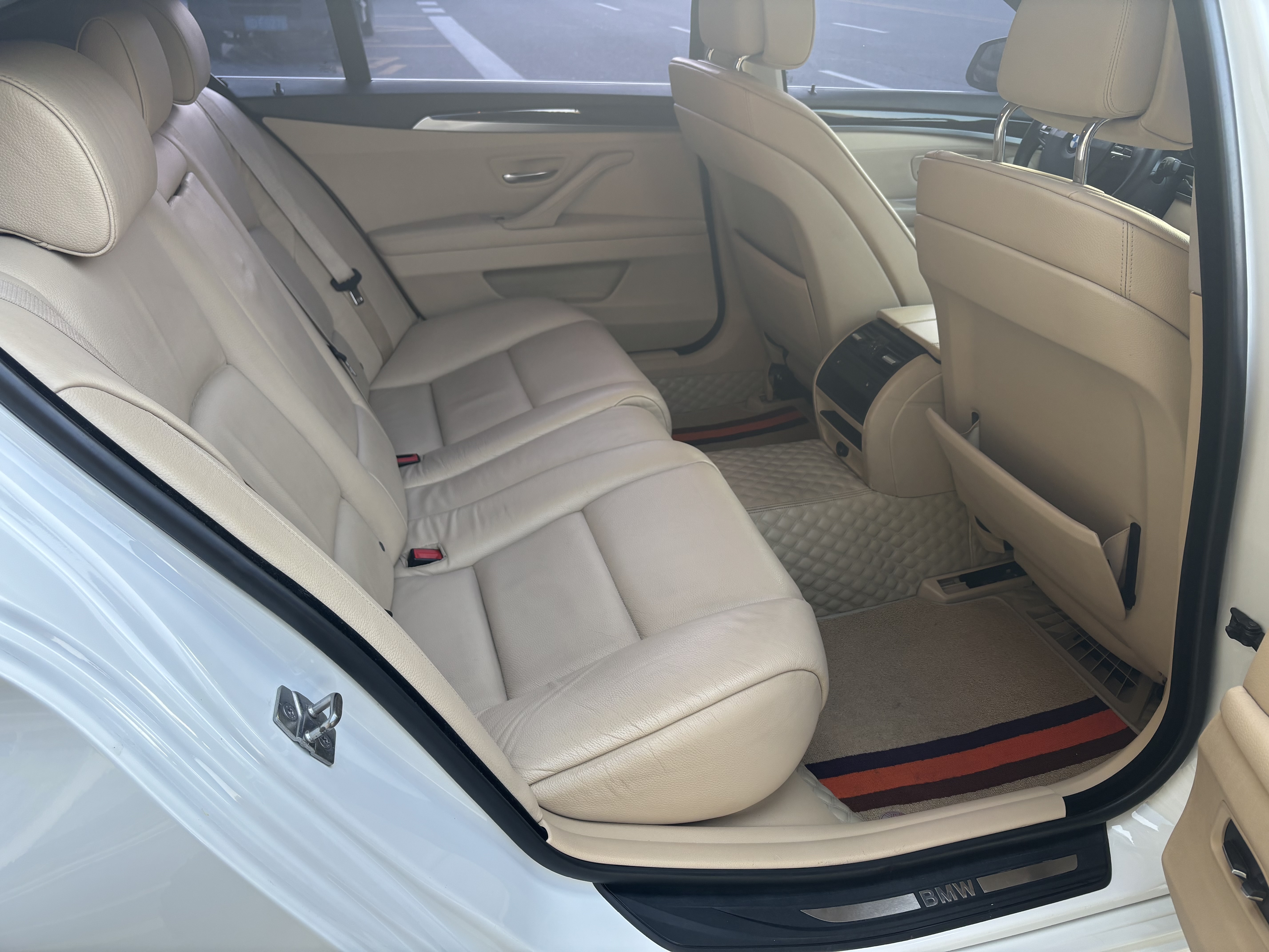BMW 5 Series 2012 #8 BMW 5 Series 2012 car image #8