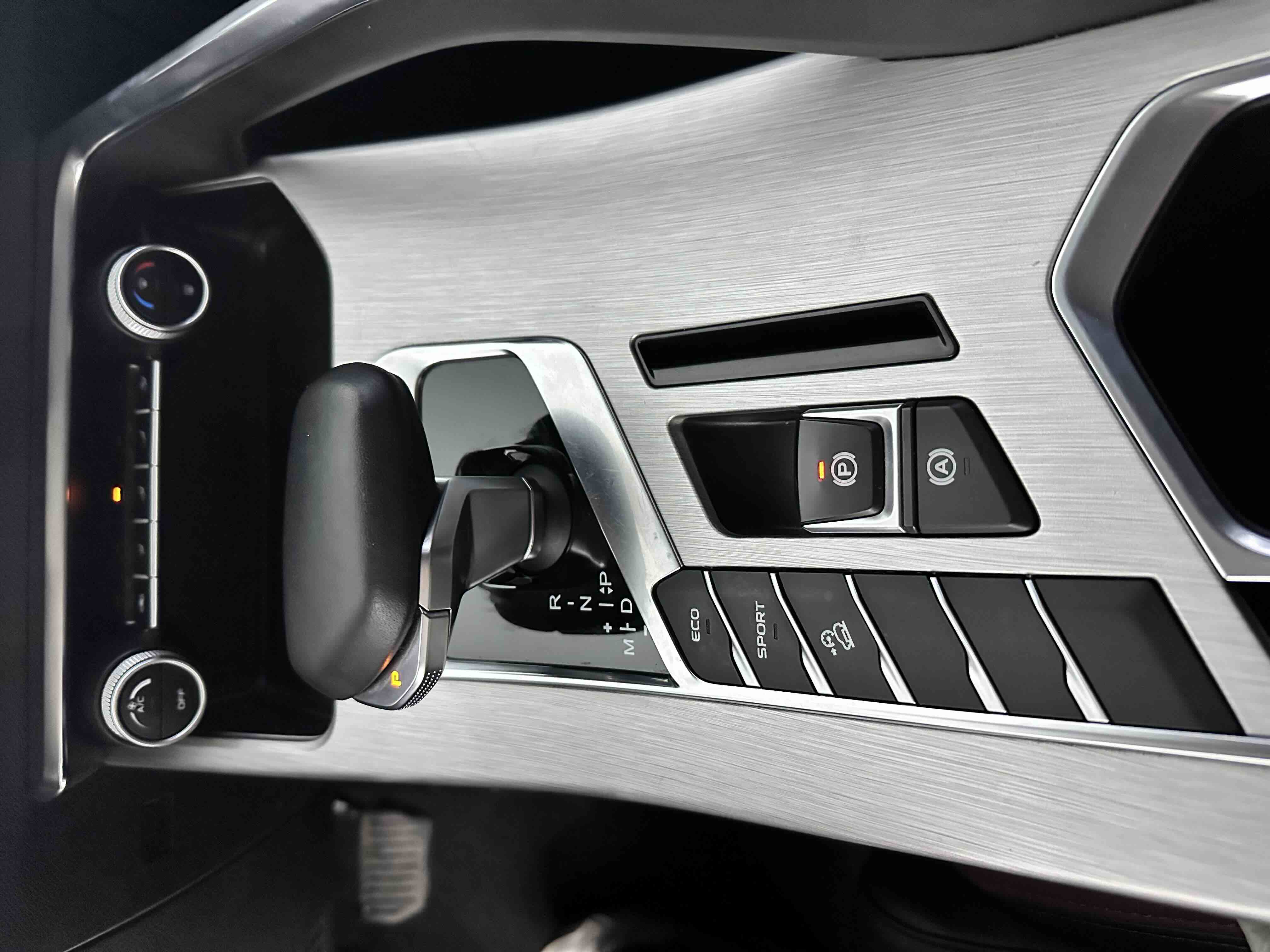 GEELY Coolray 2022 #8 GEELY Coolray 2022 car image #8