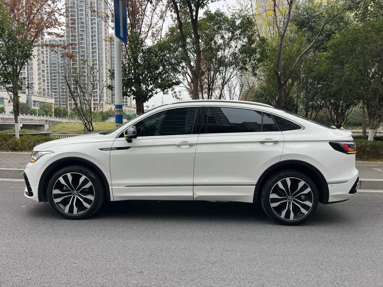 Volkswagen Tiguan X 2022 car image #8