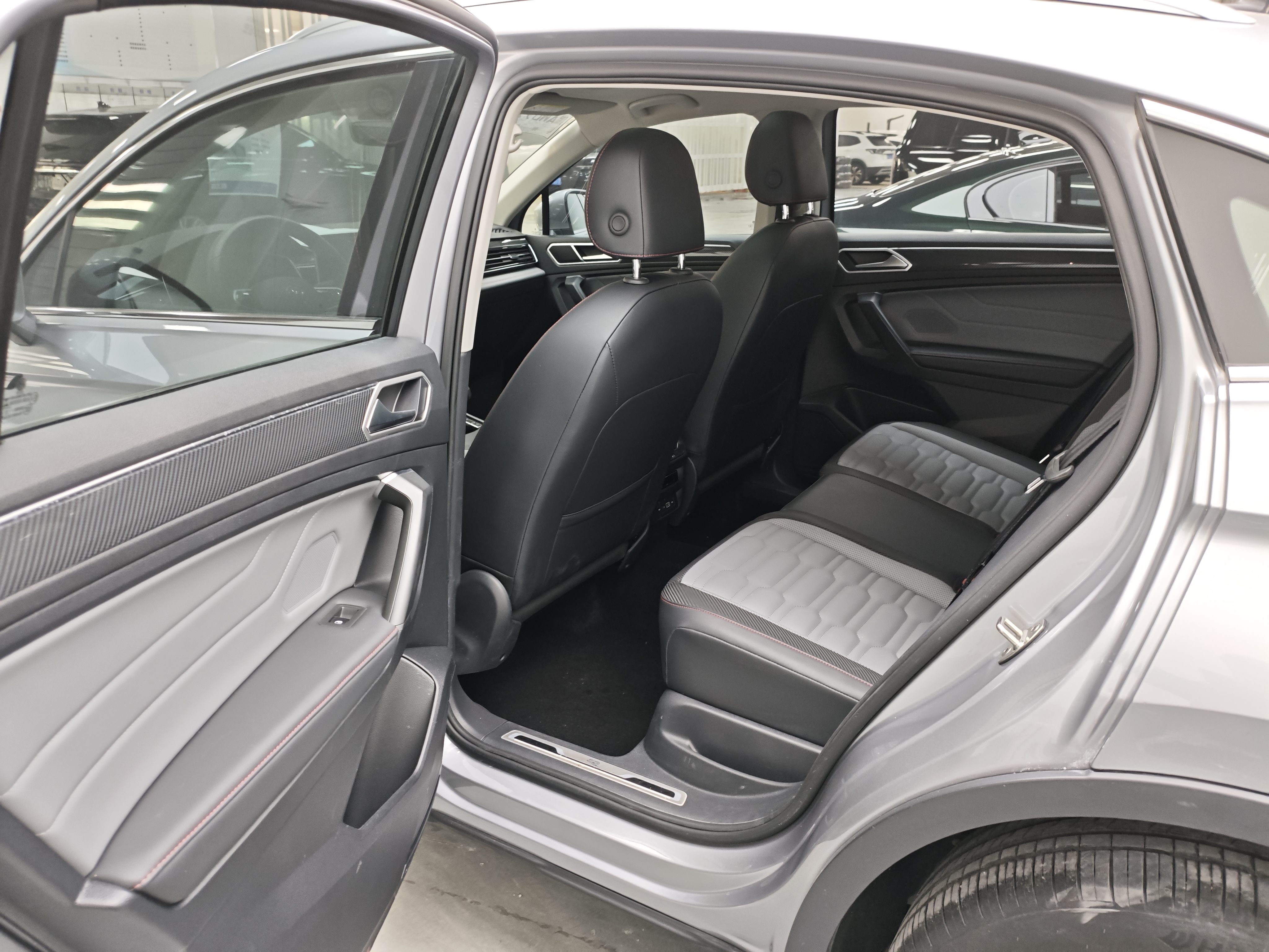 Volkswagen Tiguan X 2022 car image #8