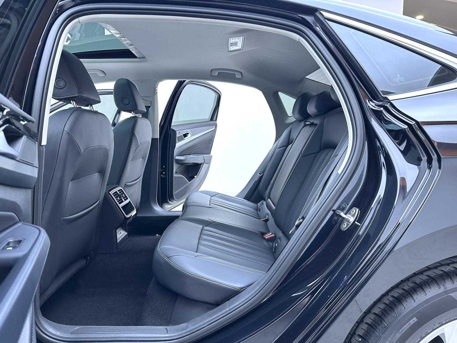 Volkswagen Passat 2022 #8 Volkswagen Passat 2022 car image #8