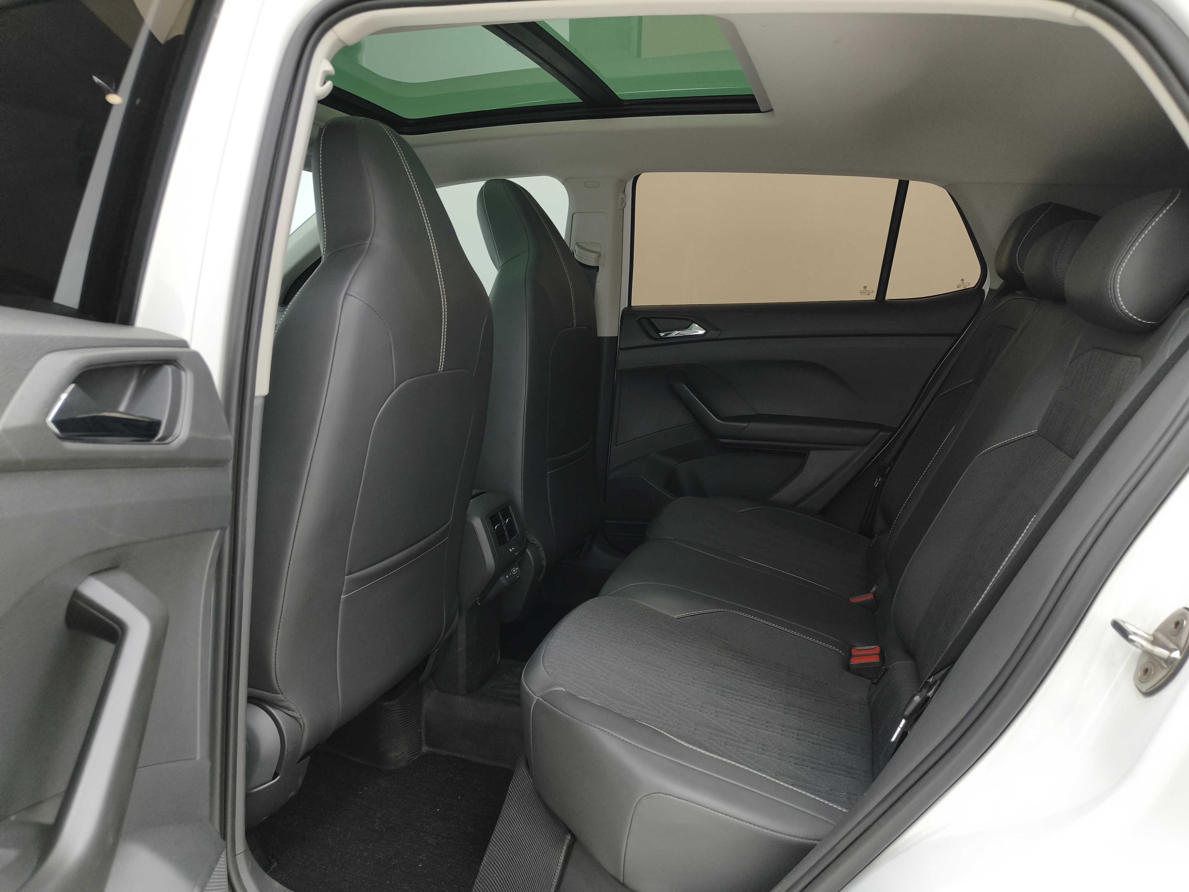 Volkswagen T-Cross 2022 car image #8