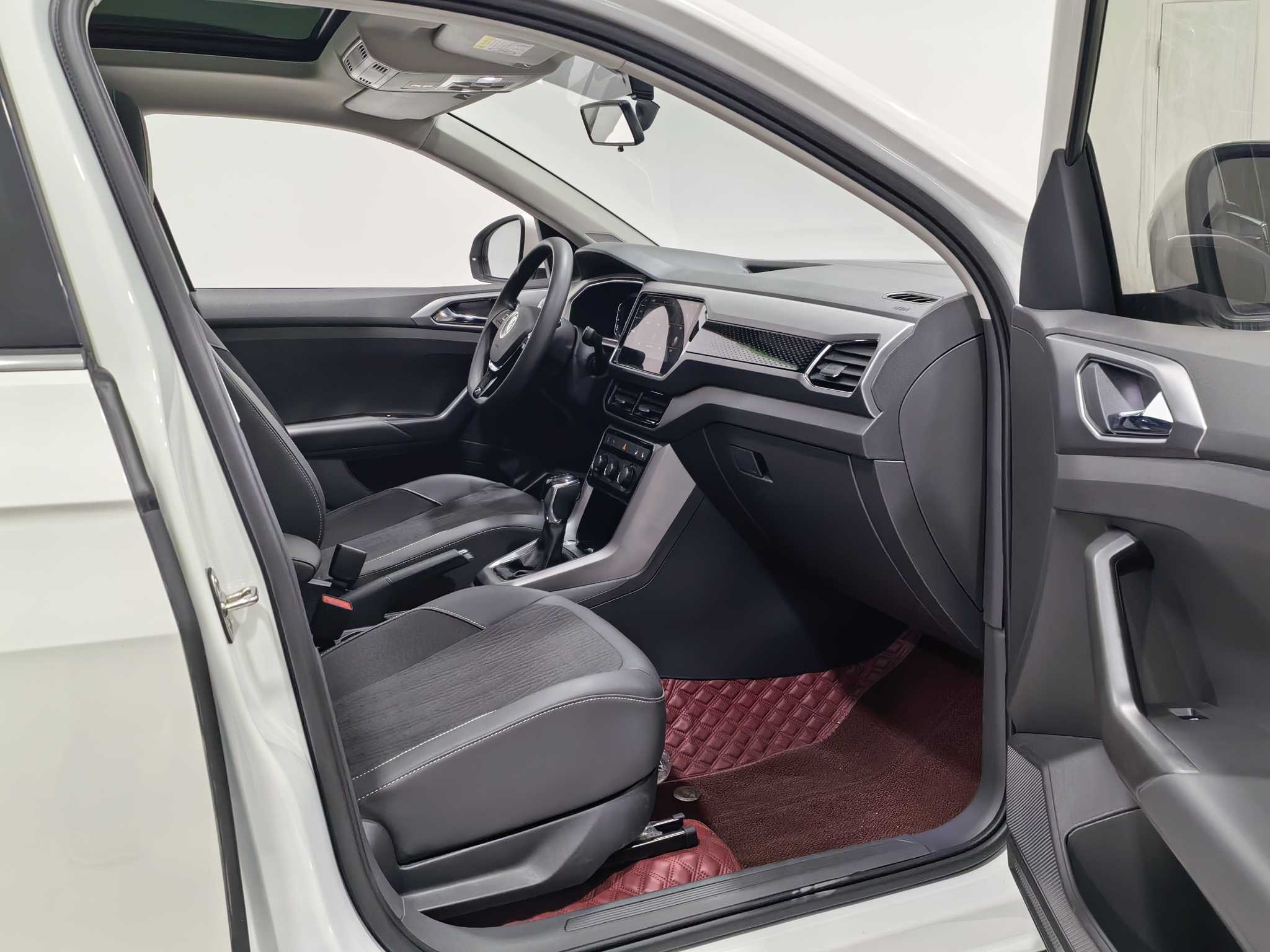 Volkswagen T-Cross 2022 car image #8