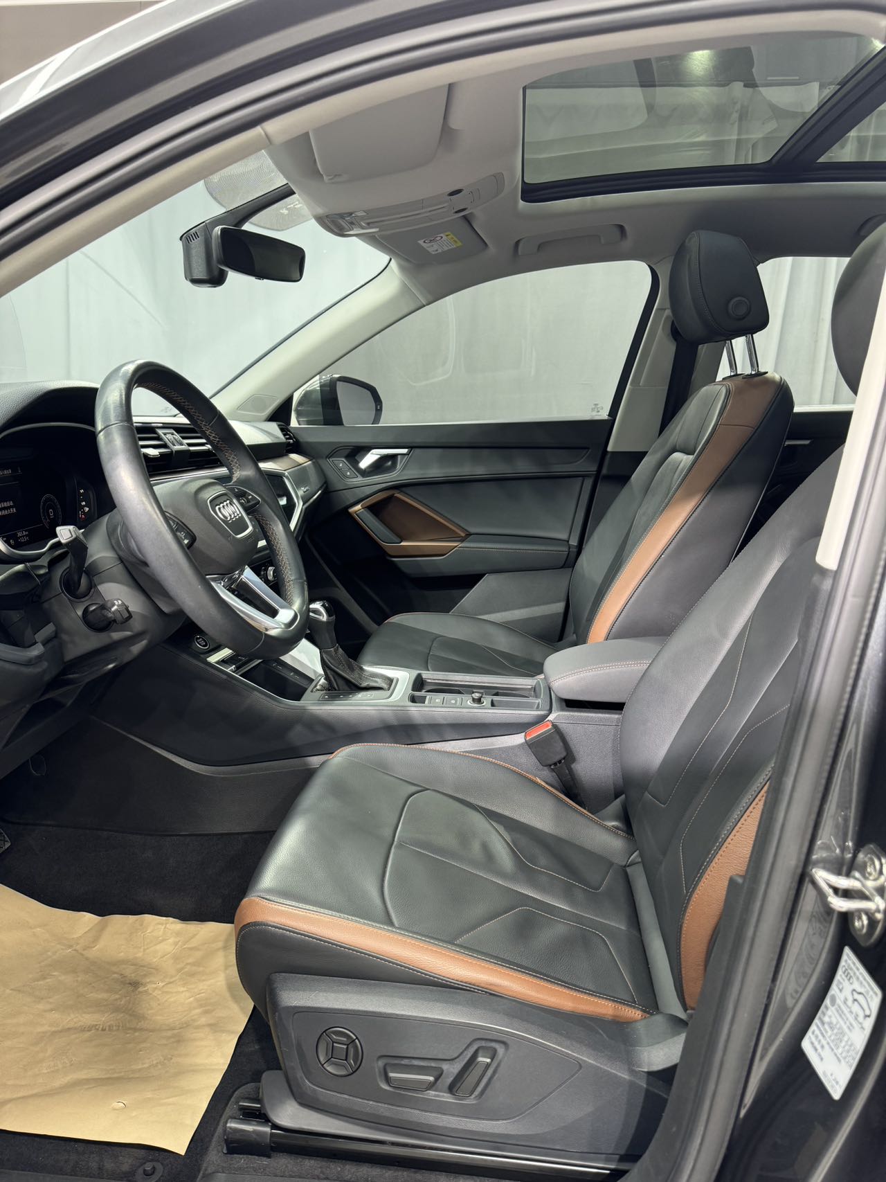 Audi Q3 2022 car image #8