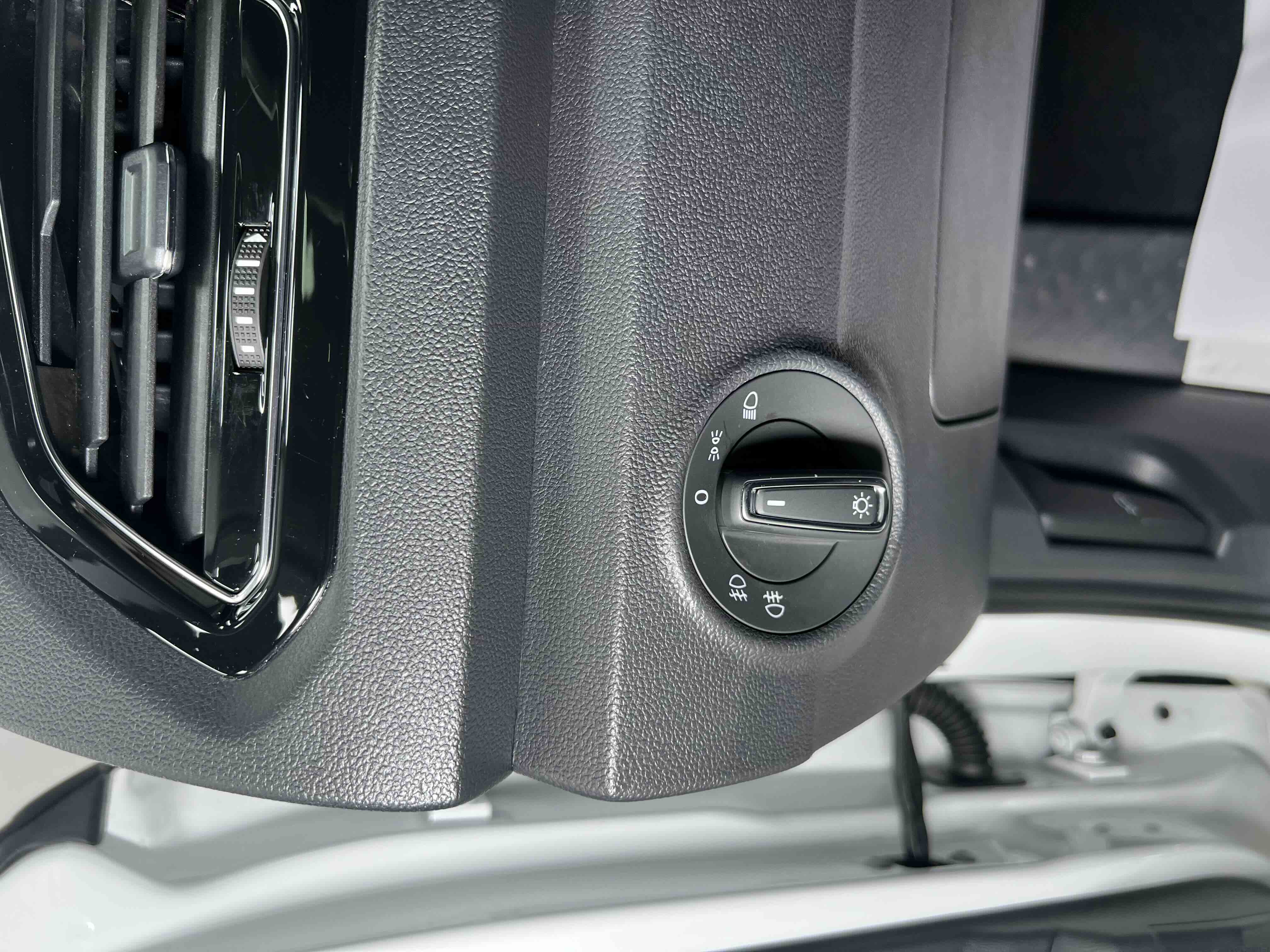 Volkswagen T-Roc 2021 car image #8