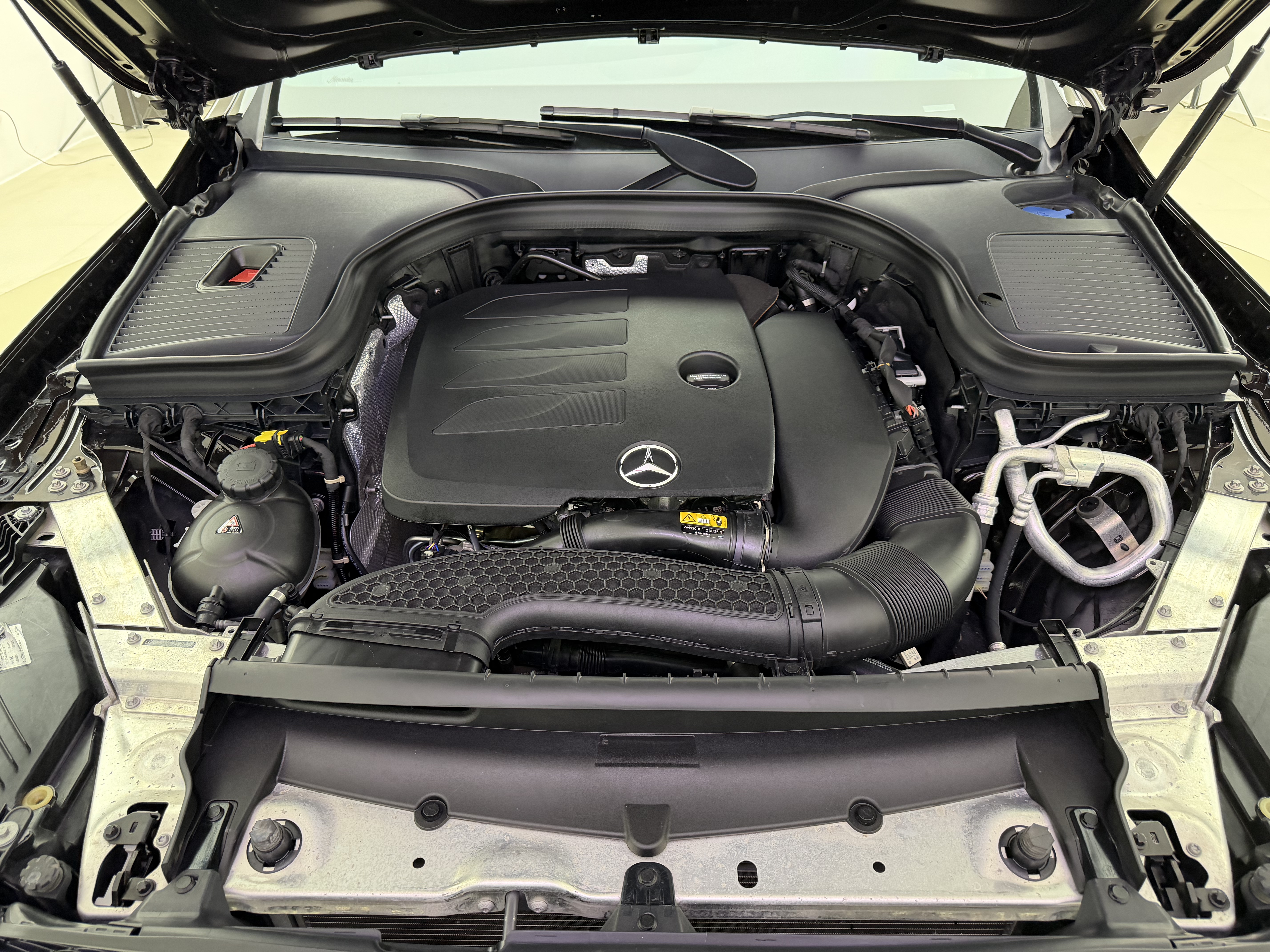 Mercedes-Benz GLC Class 2022 صورة سيارة #8