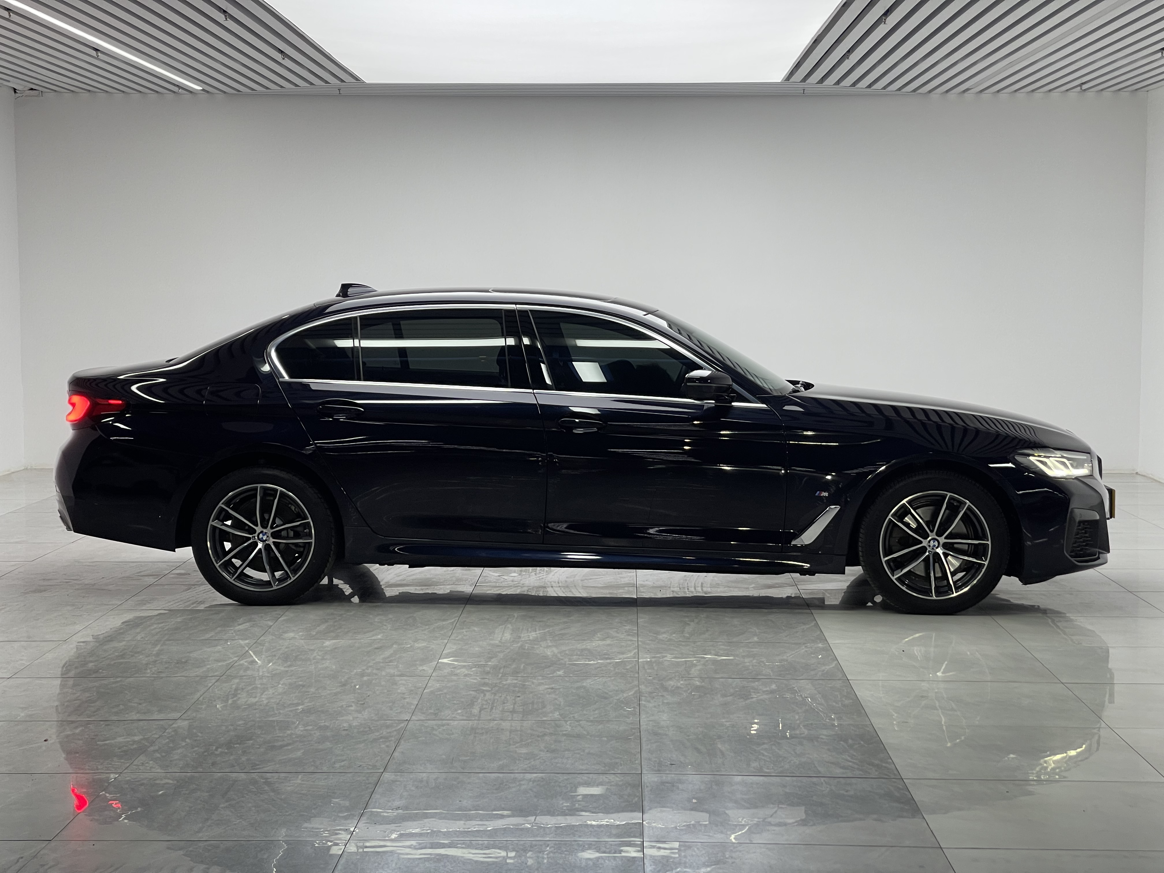 BMW 5 Series 2022 #8 BMW 5 Series 2022 car image #8