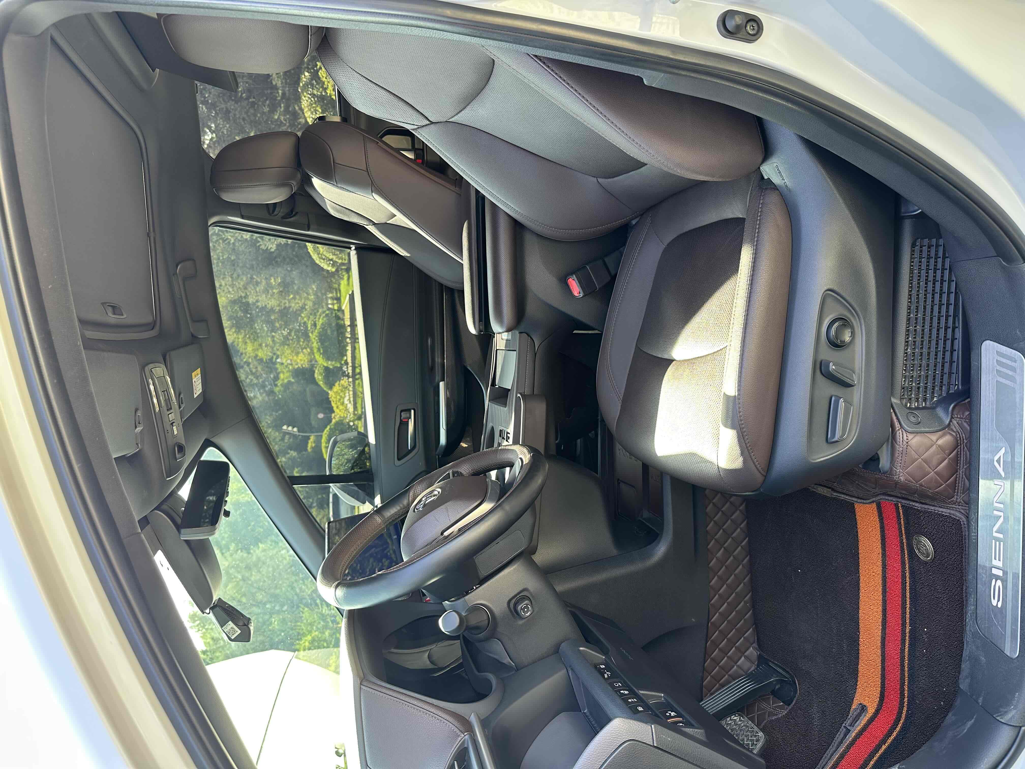 Toyota Sienna 2023 #8 Toyota Sienna 2023 car image #8