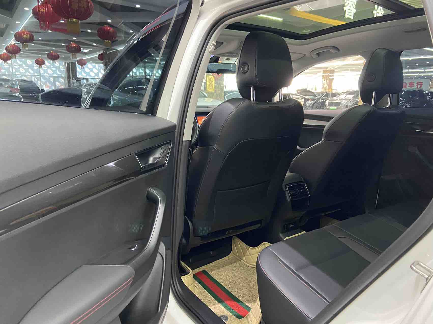 Skoda Karoq 2022 car image #8