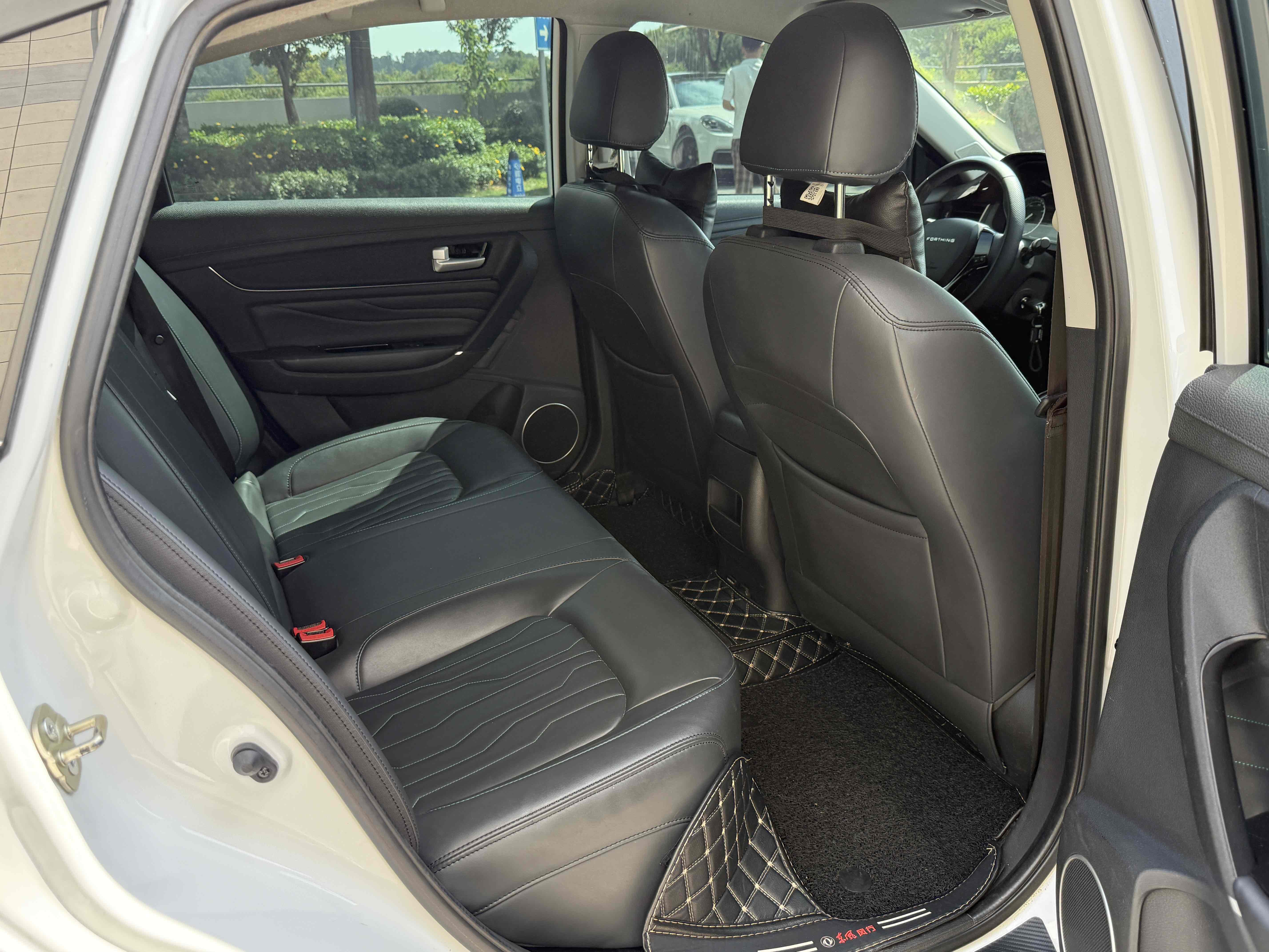 Forthing S60 EV 2022 #8 Forthing S60 EV 2022 car image #8