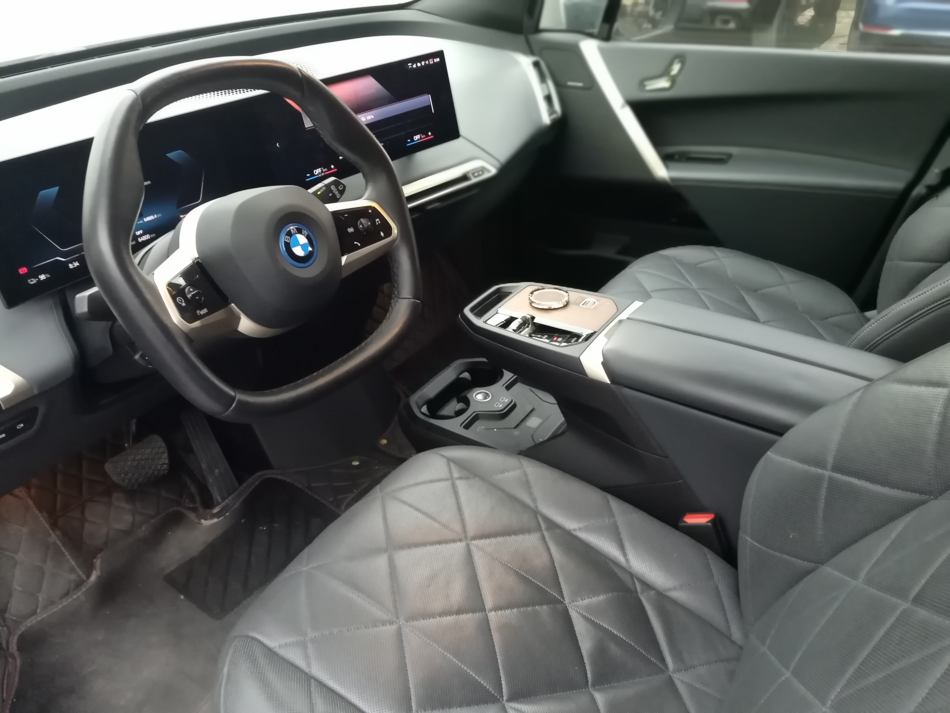 BMW iX 2023 car image #8