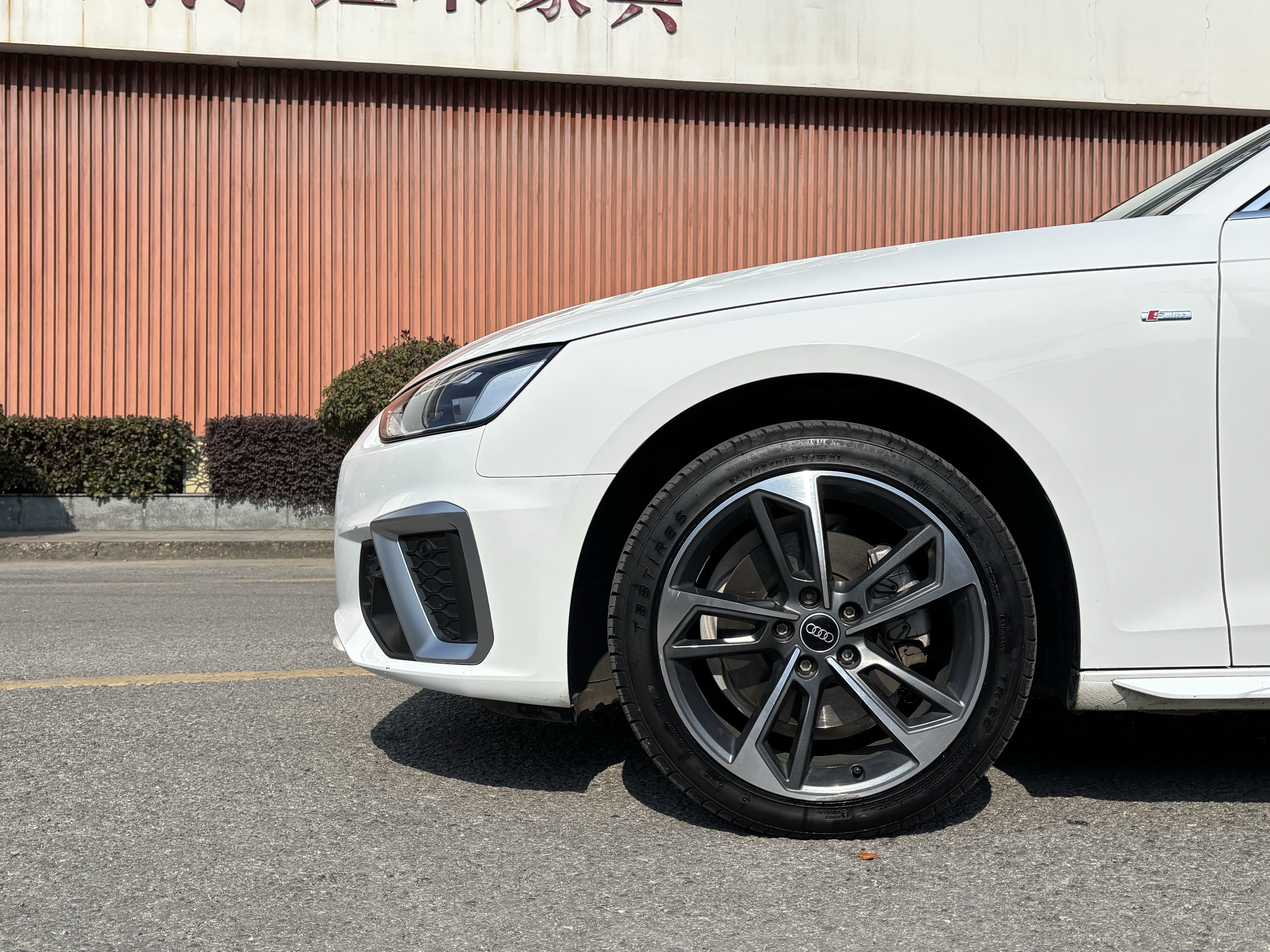 Audi A4L 2022 car image #8