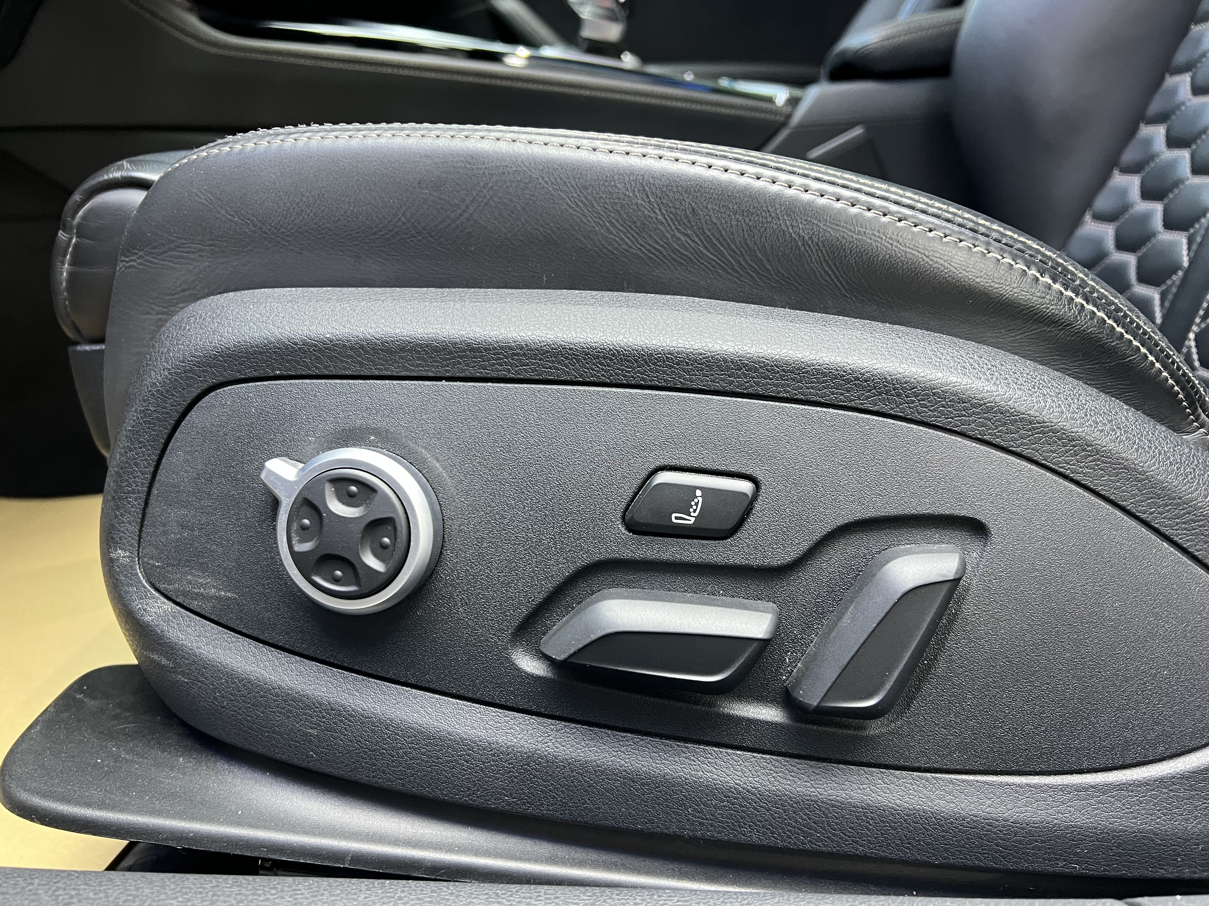 Audi RS 4 2022 car image #8