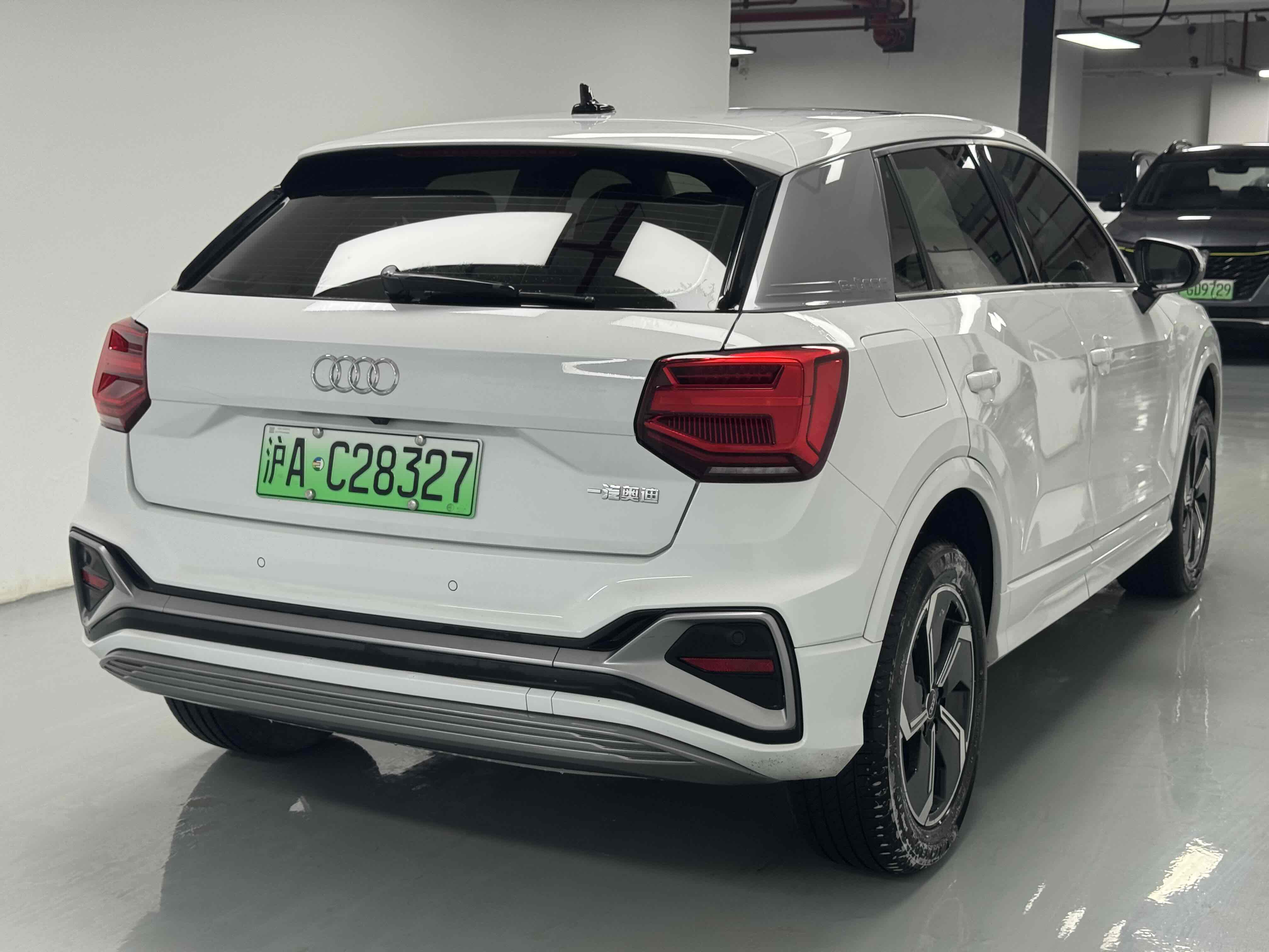 Audi Q2L e-tron 2022 imagen de coche #8