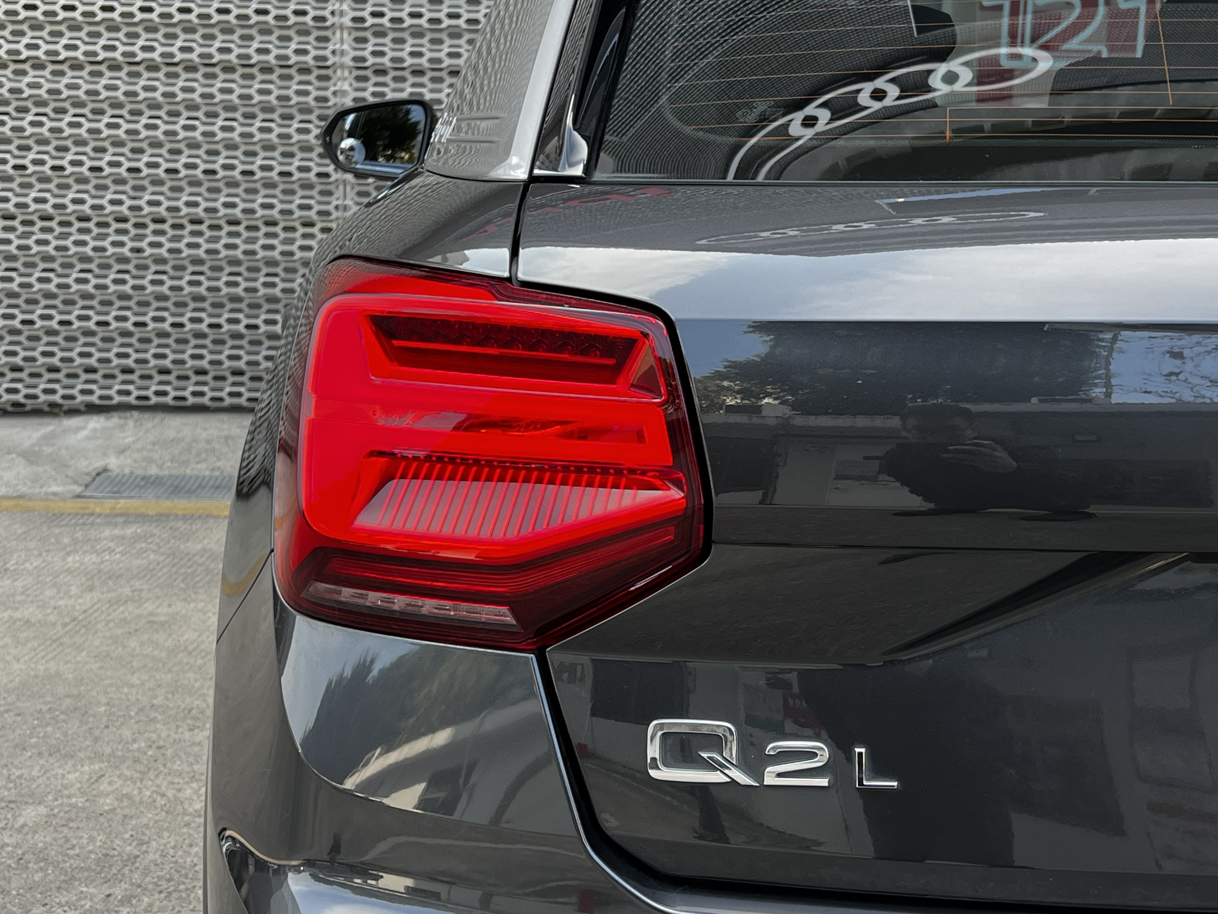 Audi Q2L e-tron 2022 immagine di auto #8