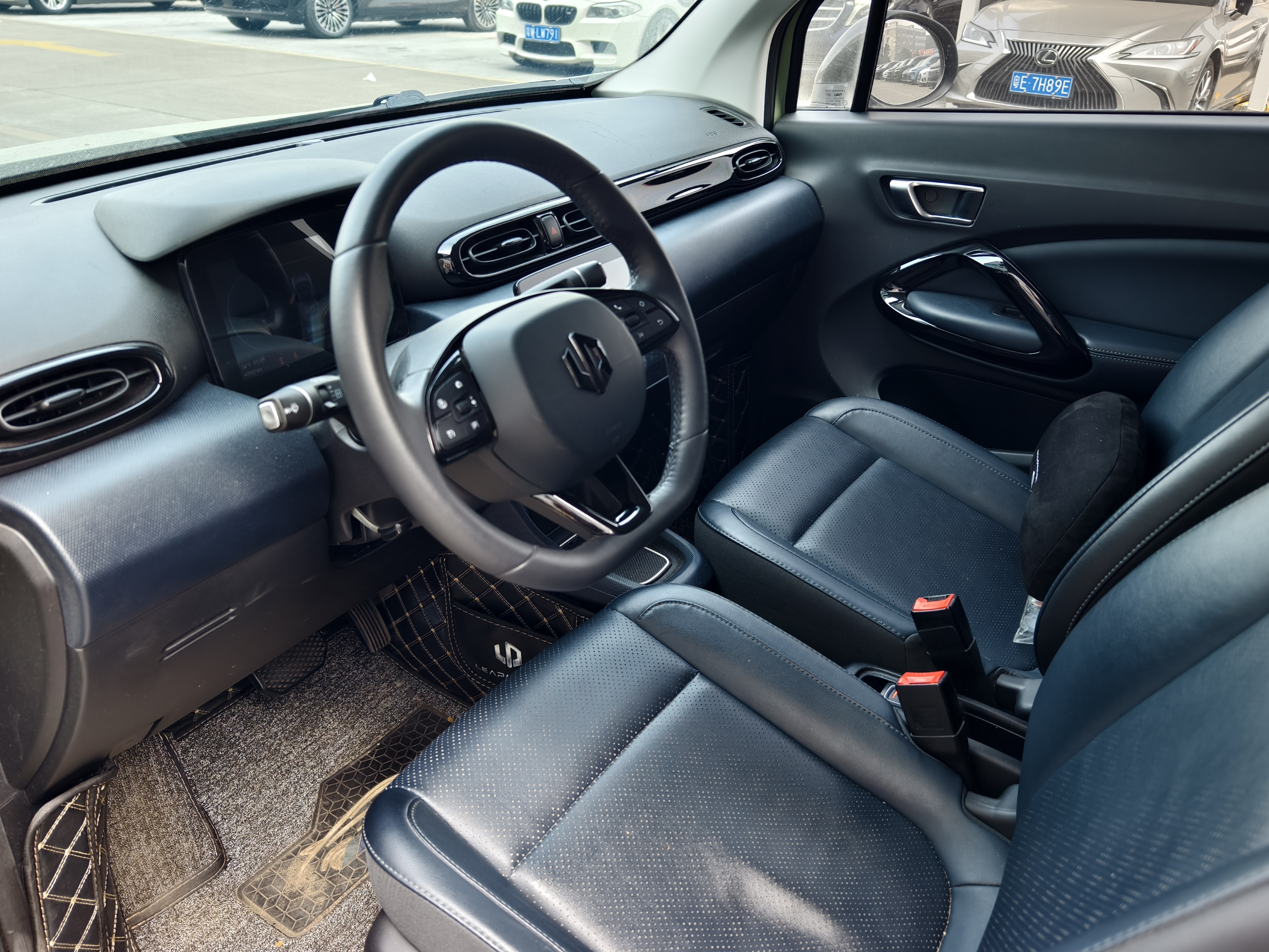 零跑汽车 零跑T03 2022 汽车图片 #8