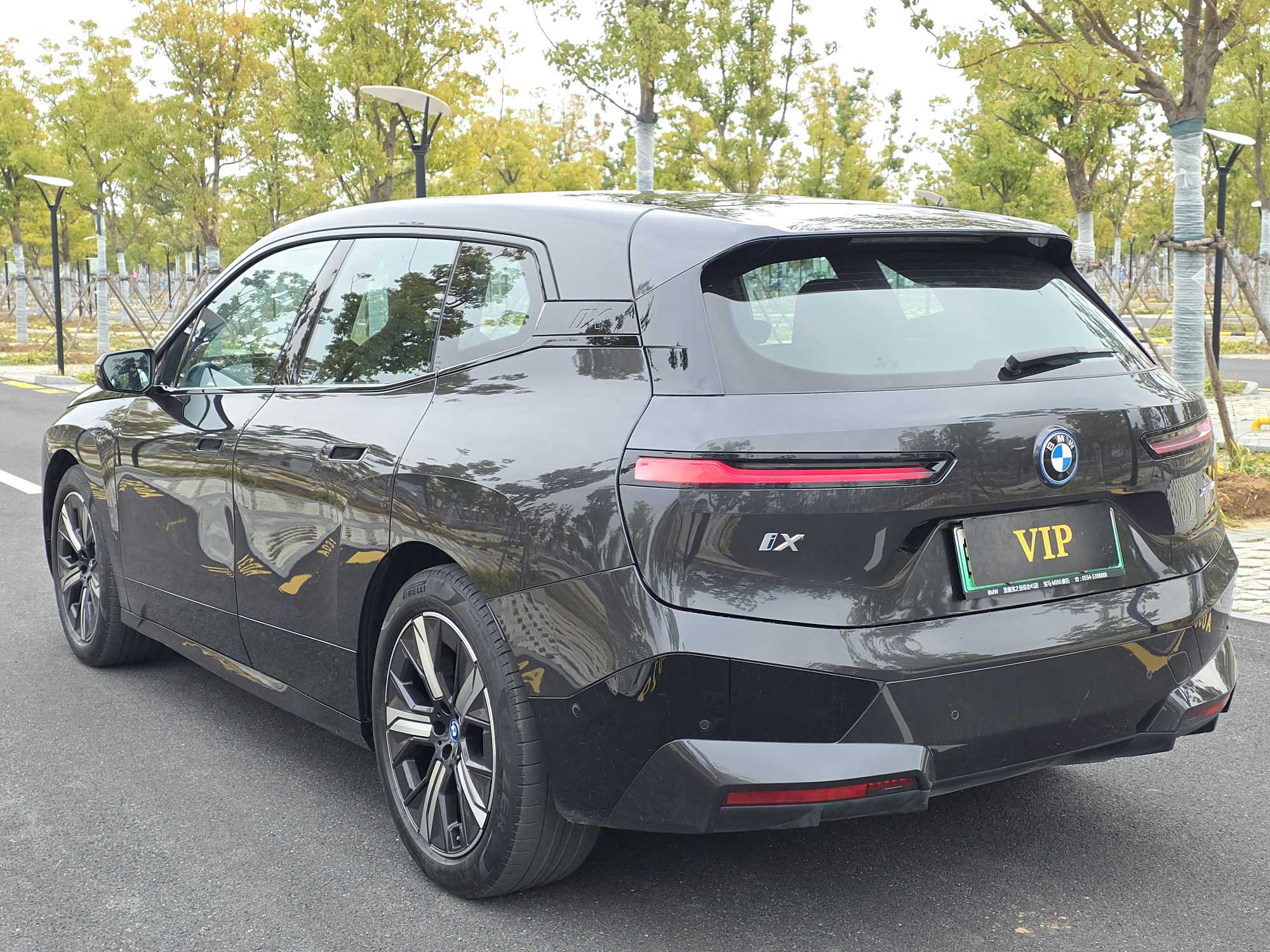 BMW iX 2022 car image #8