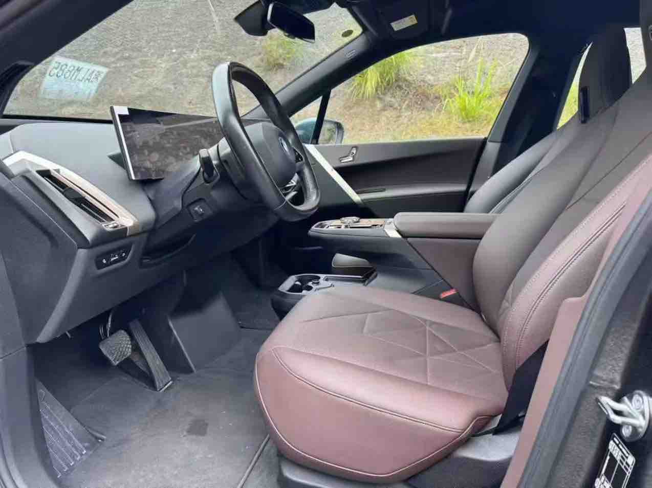 BMW iX 2023 car image #8