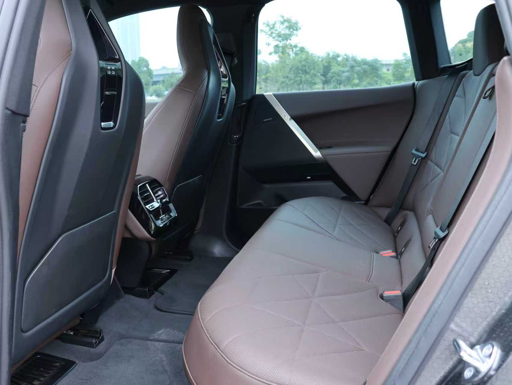 BMW iX 2023 immagine di auto #8