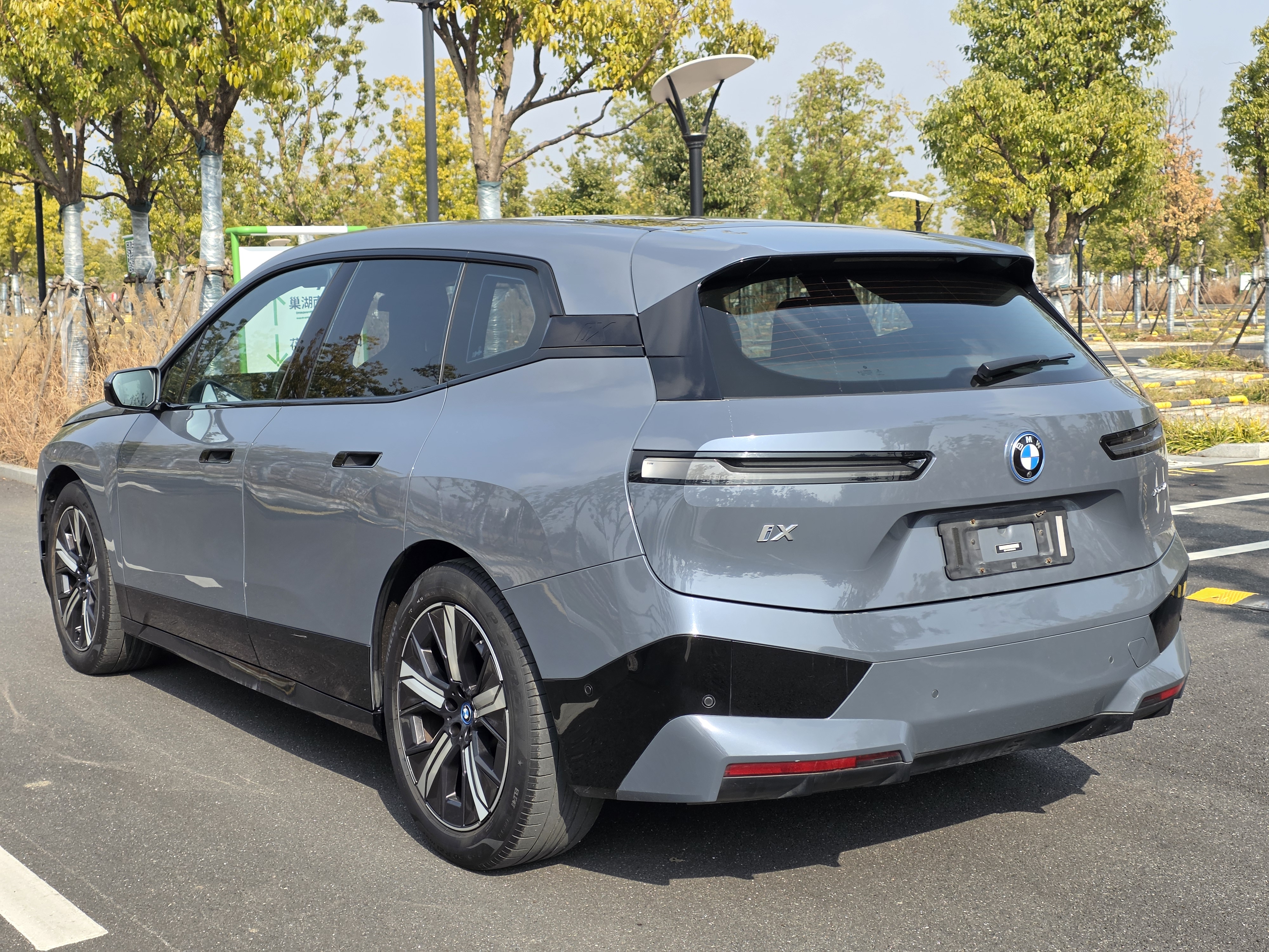 BMW iX 2022 #8 BMW iX 2022 car image #8