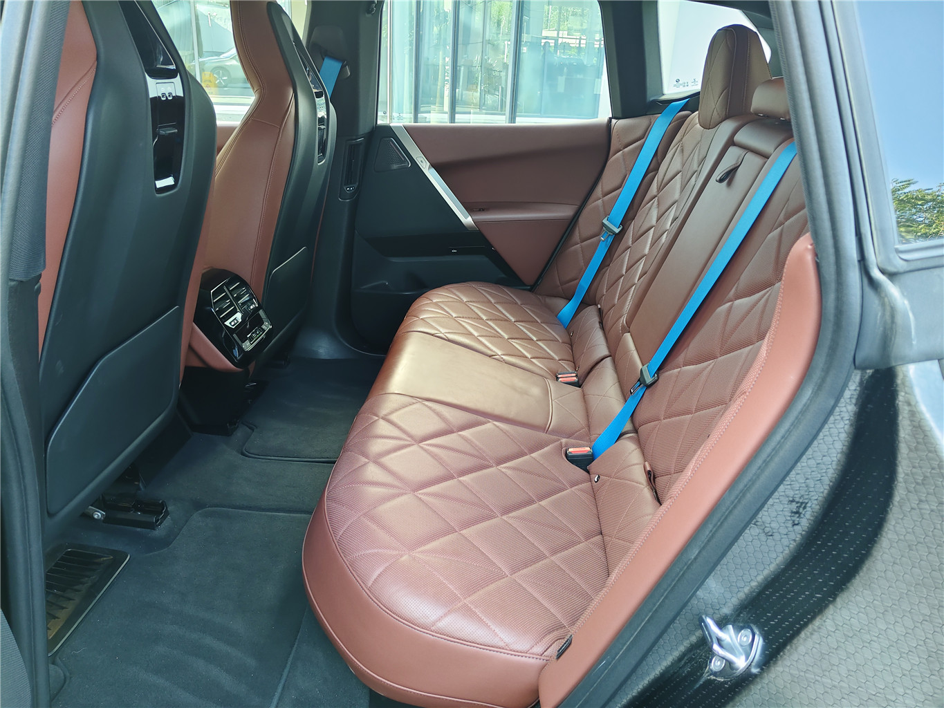 BMW iX M60 2023 #8 BMW iX M60 2023 car image #8