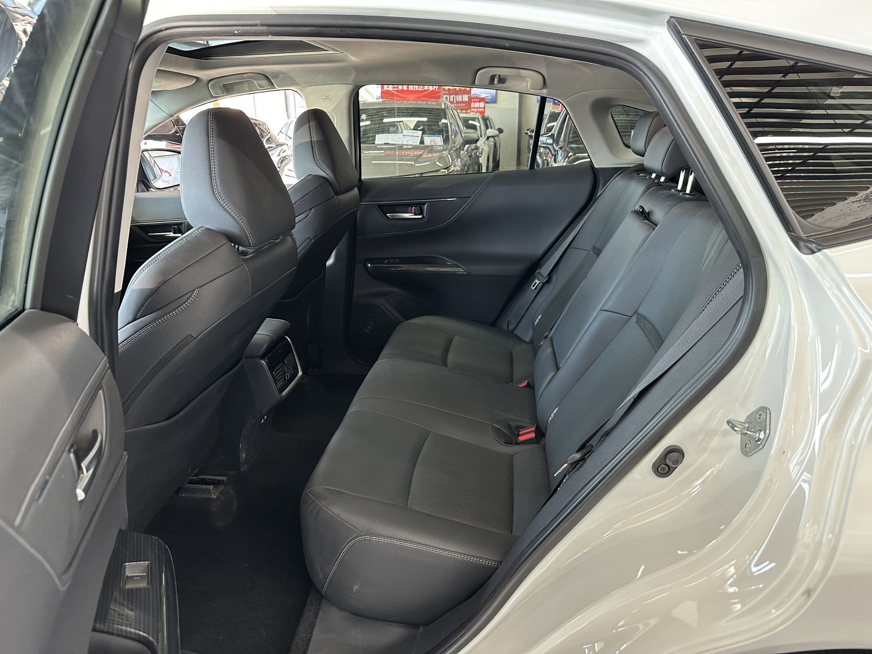 Toyota Venza 2023 immagine di auto #8