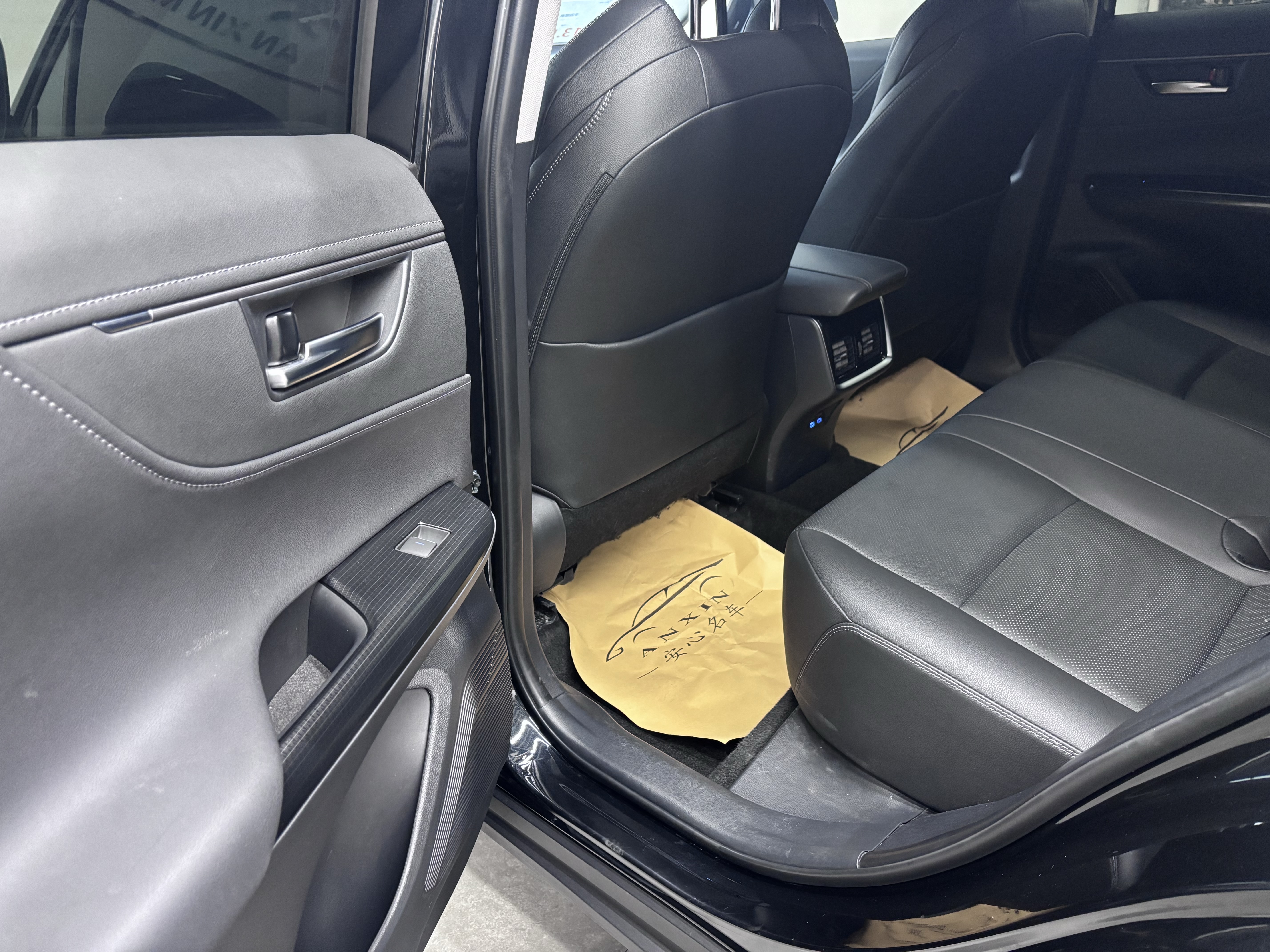 Toyota Venza 2023 car image #8