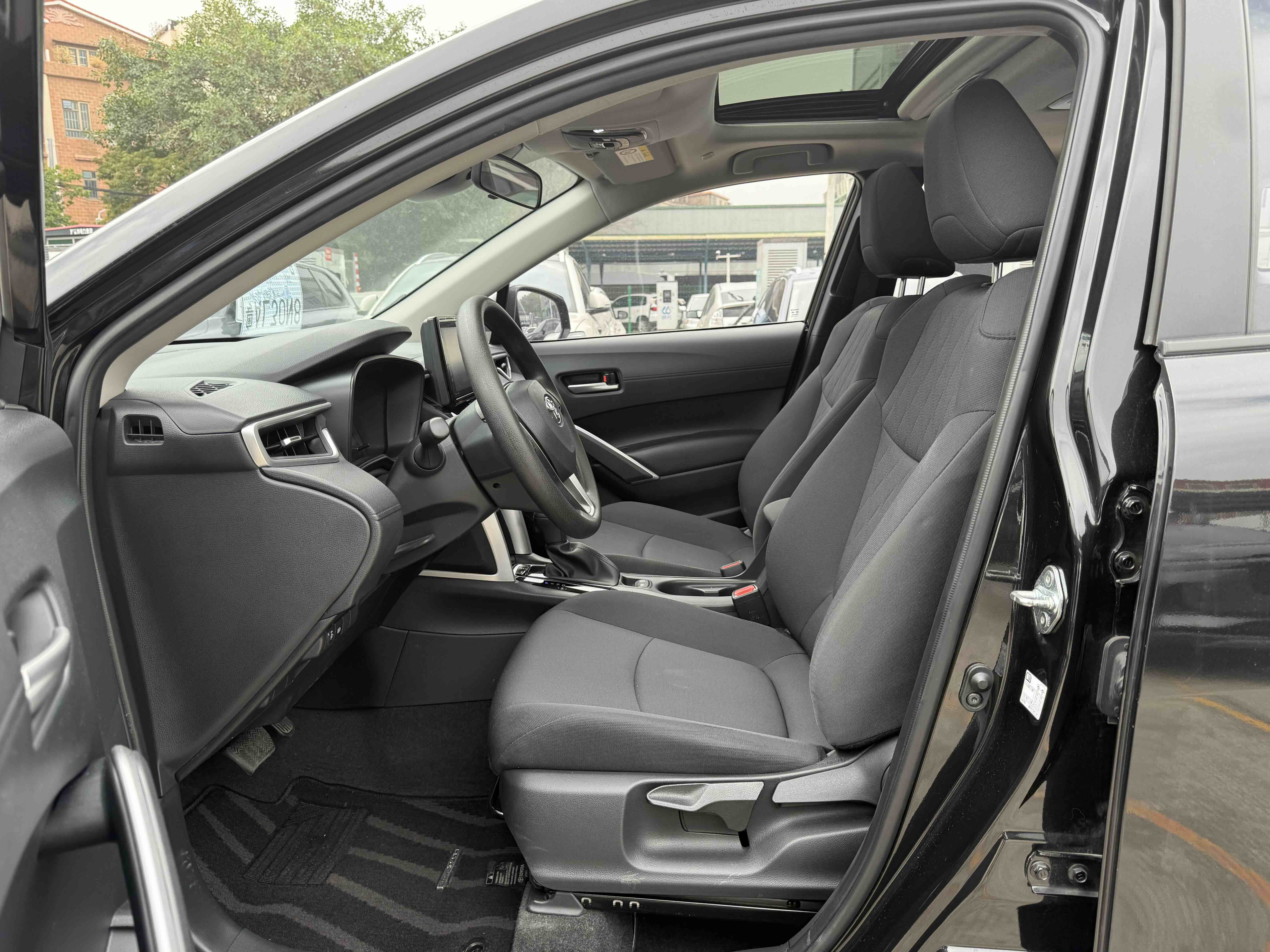 Toyota Corolla Cross 2023 immagine di auto #8