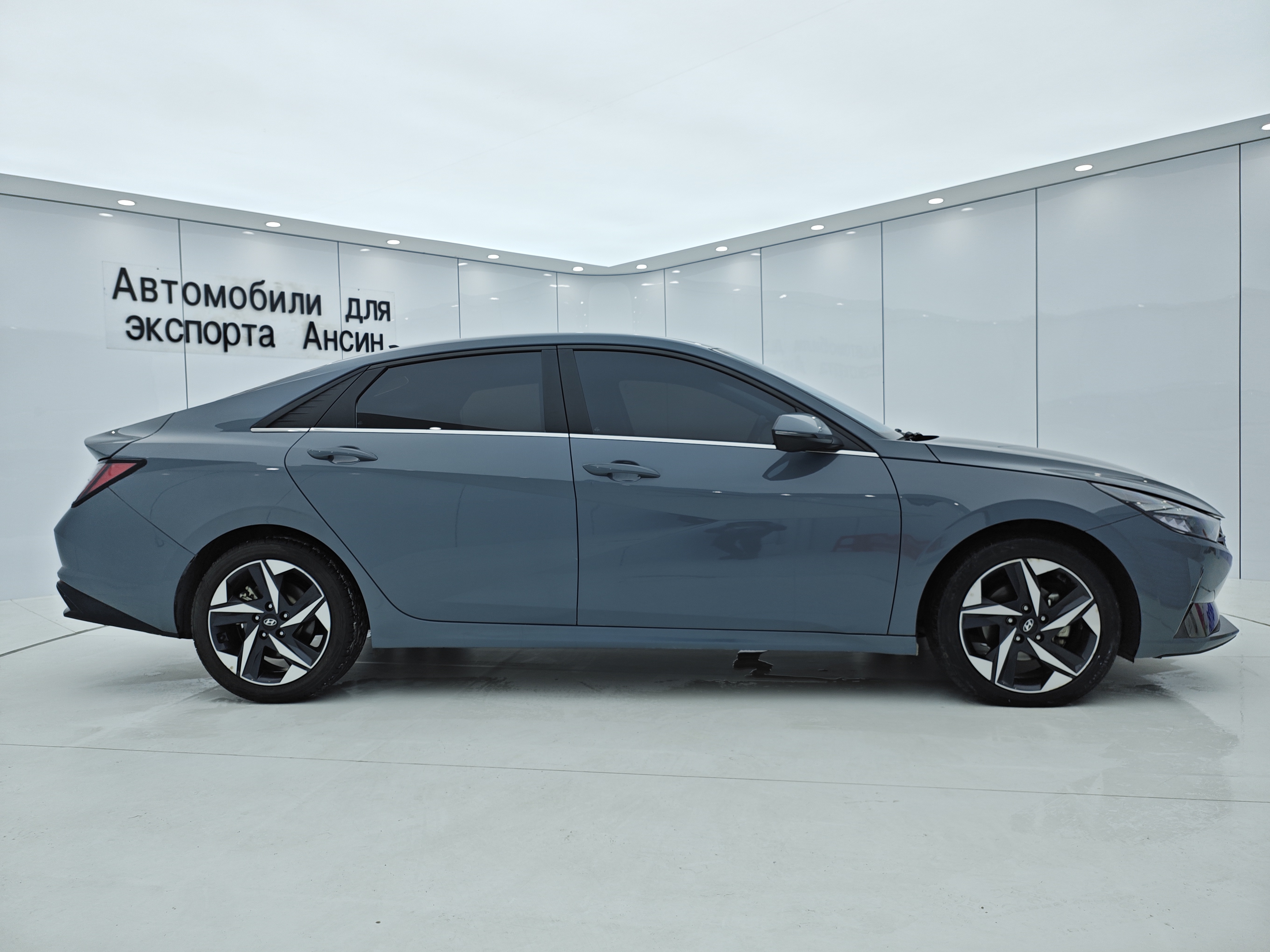 Hyundai Elantra 2022 immagine di auto #8