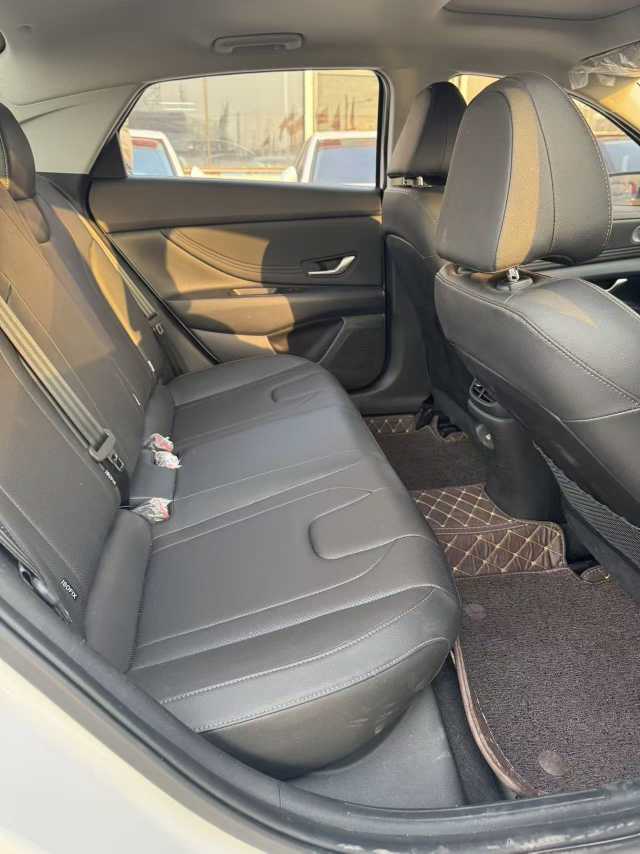 Hyundai Elantra 2023 immagine di auto #8