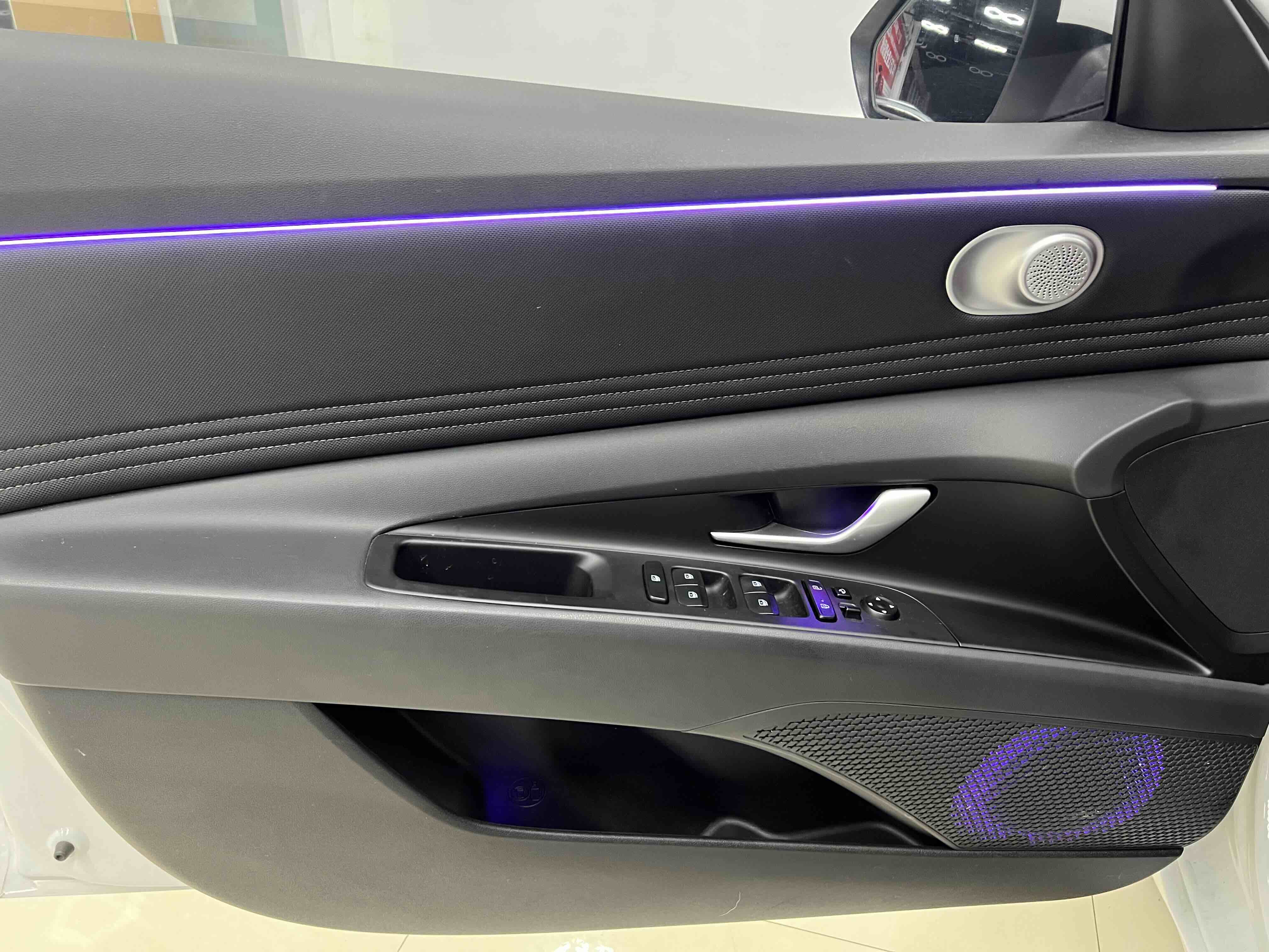 Hyundai Elantra 2023 car image #8