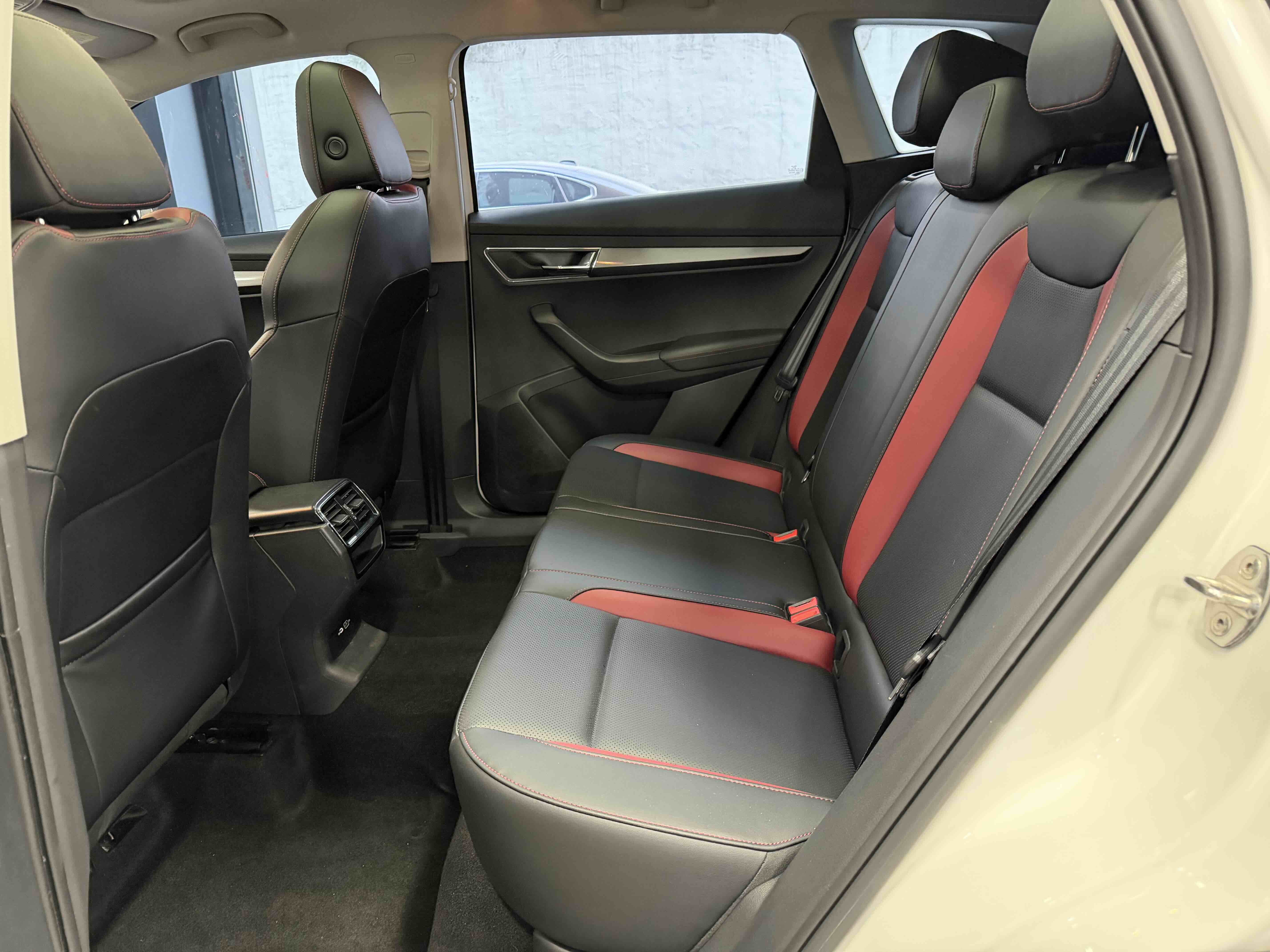 Skoda Karoq 2022 изображение автомобиля #8