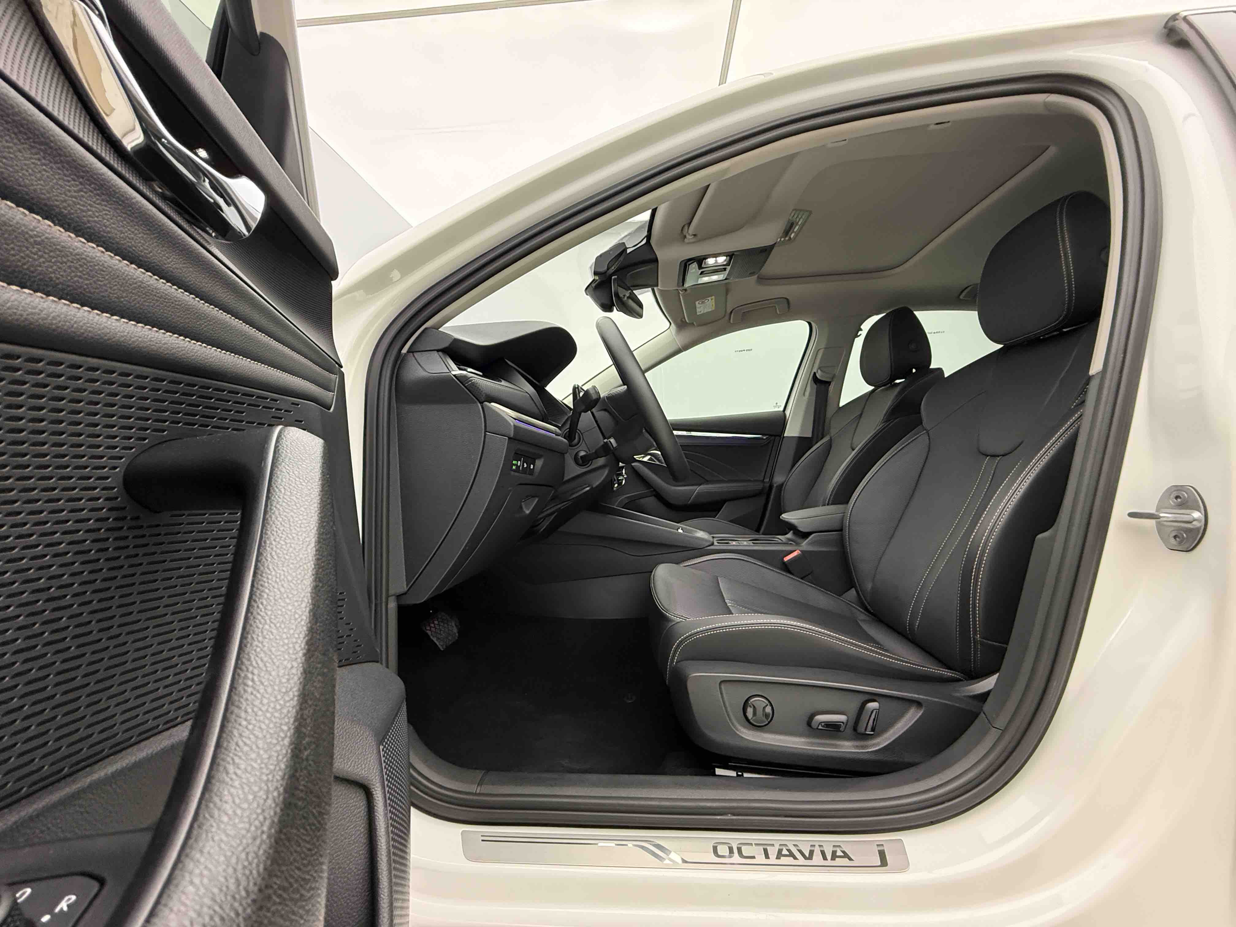 Skoda Octavia 2022 car image #8