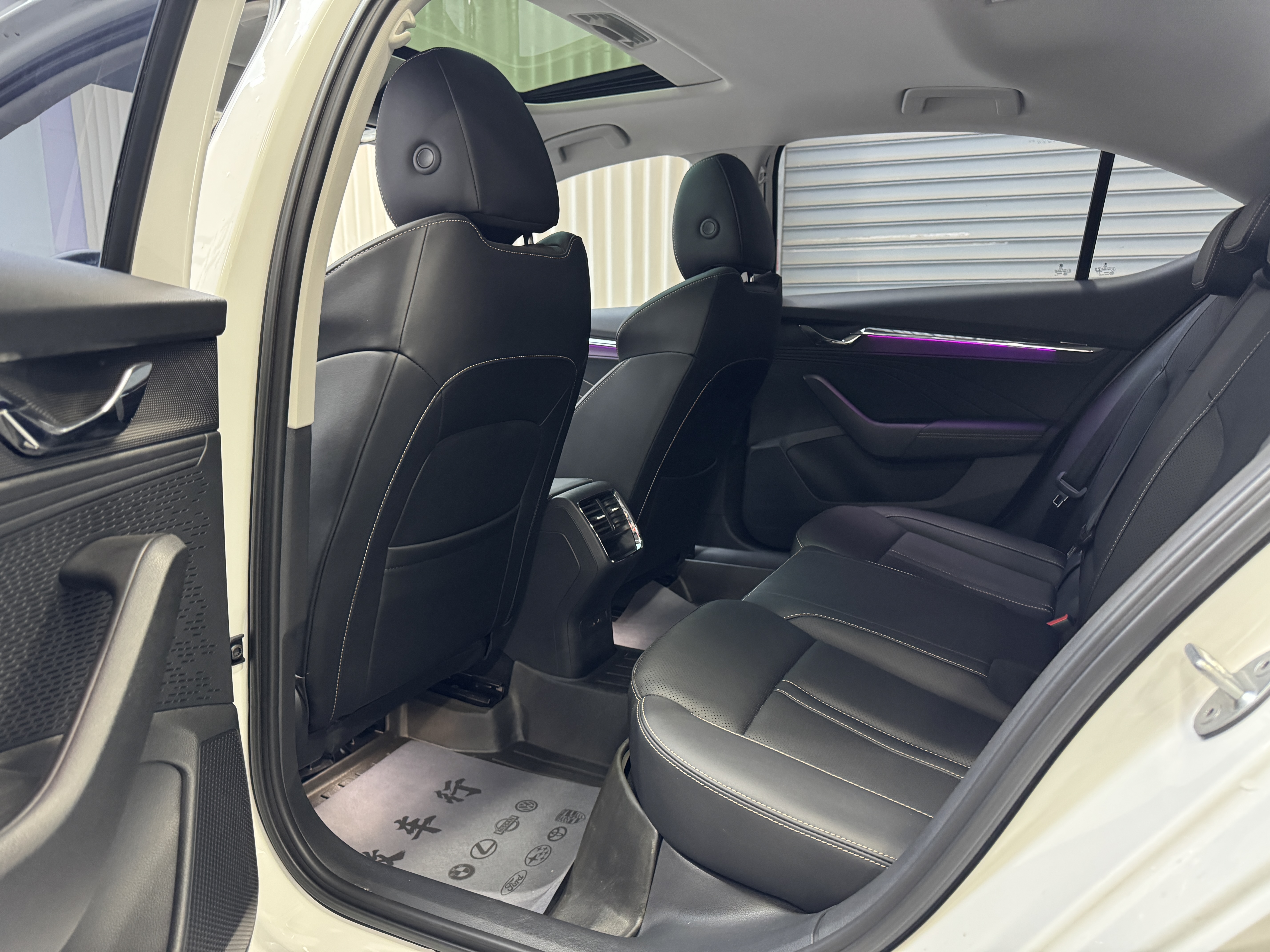 Skoda Octavia 2023 car image #8