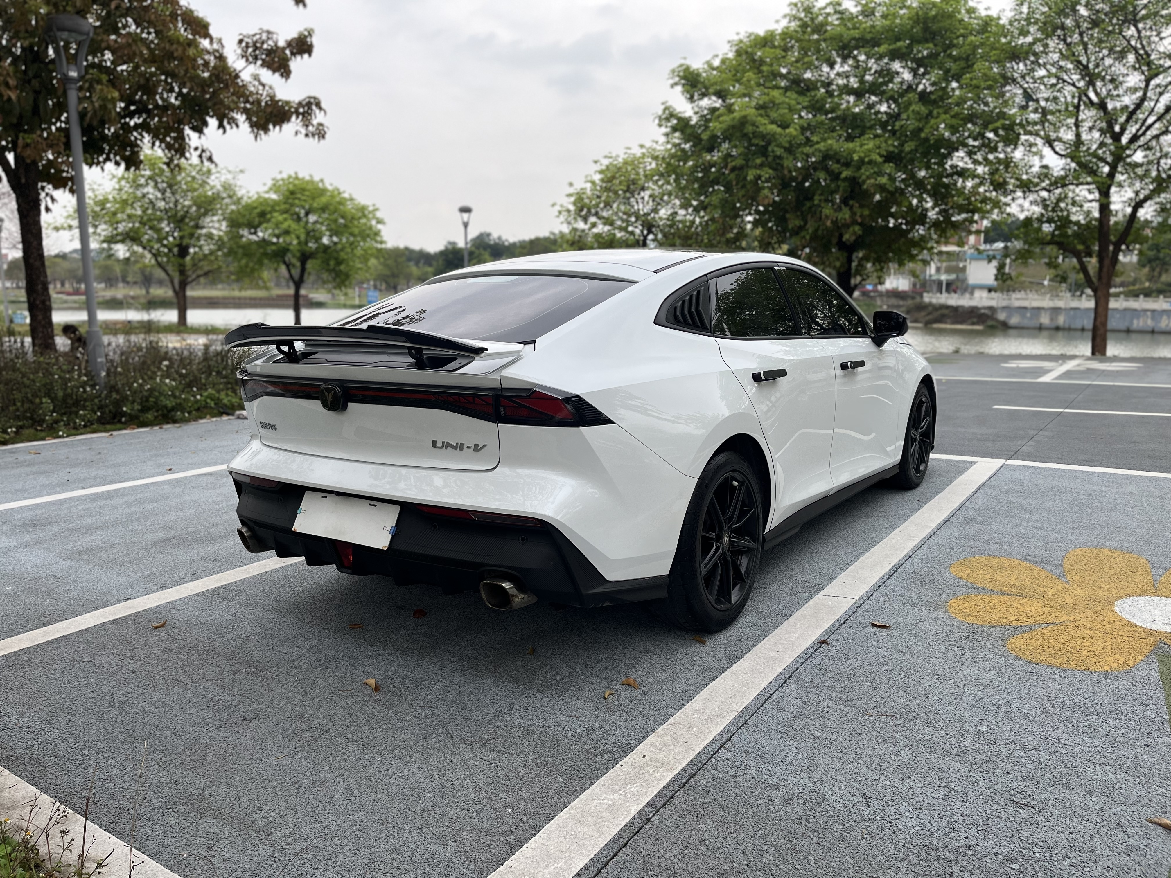 Changan UNI-V 2023 صورة سيارة #8